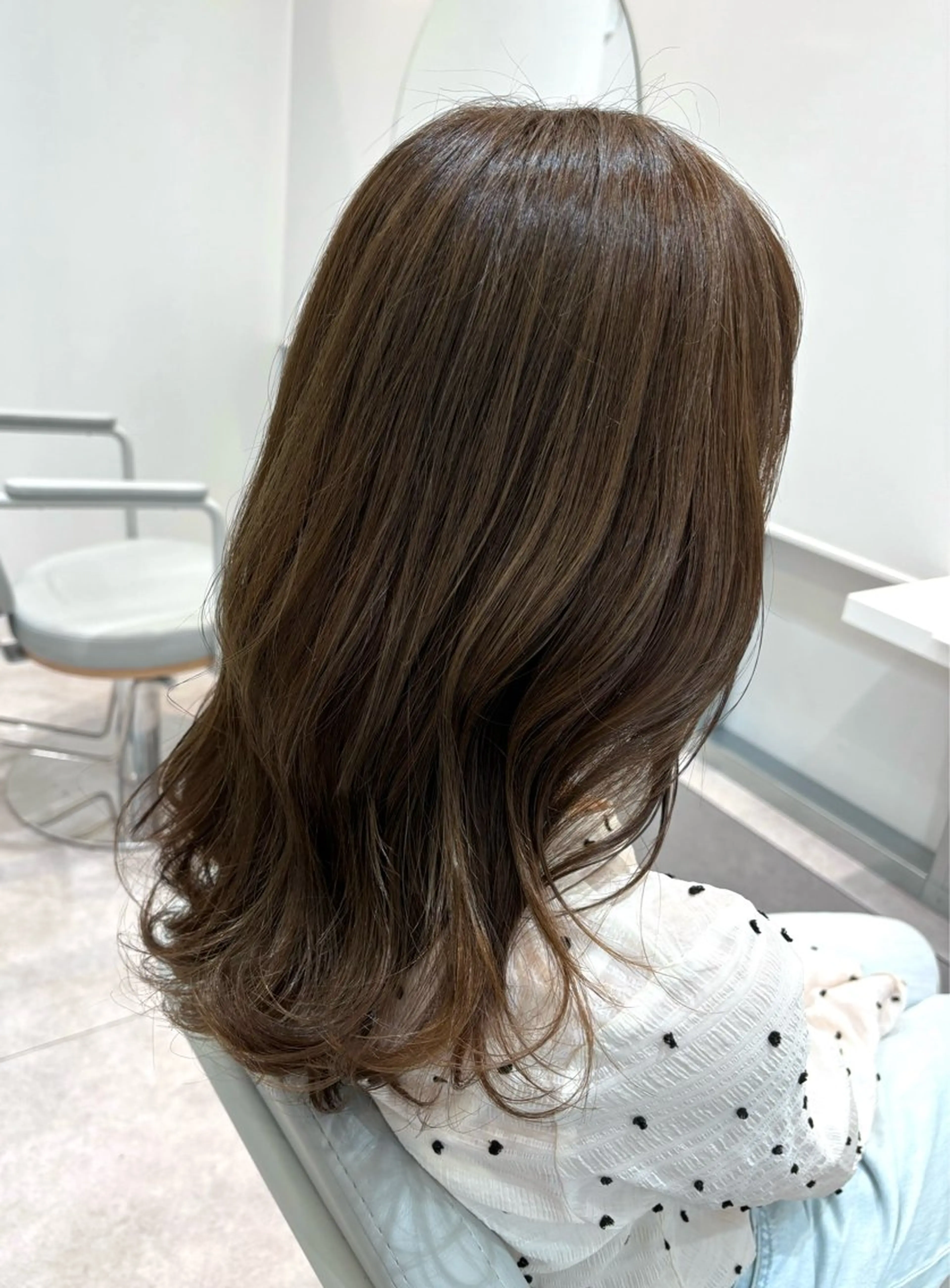 セミロング カラー 渋谷 とまとのヘアスタイル