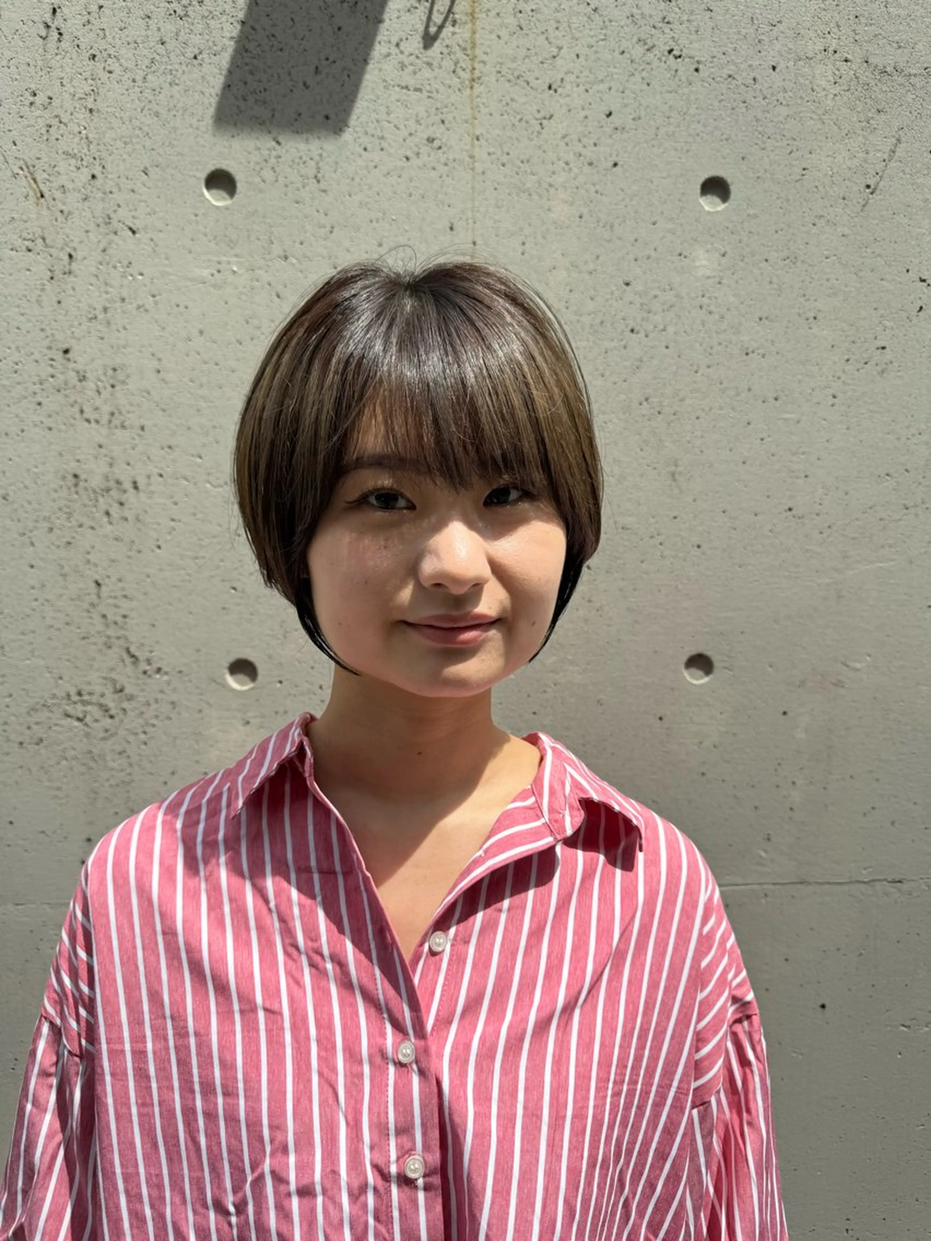 ショート カラー 切りっぱなしボブ ハイトーンカラー ピンクカラー ボブ 髪質改善 髪質改善ストレート オルメントのヘアスタイル