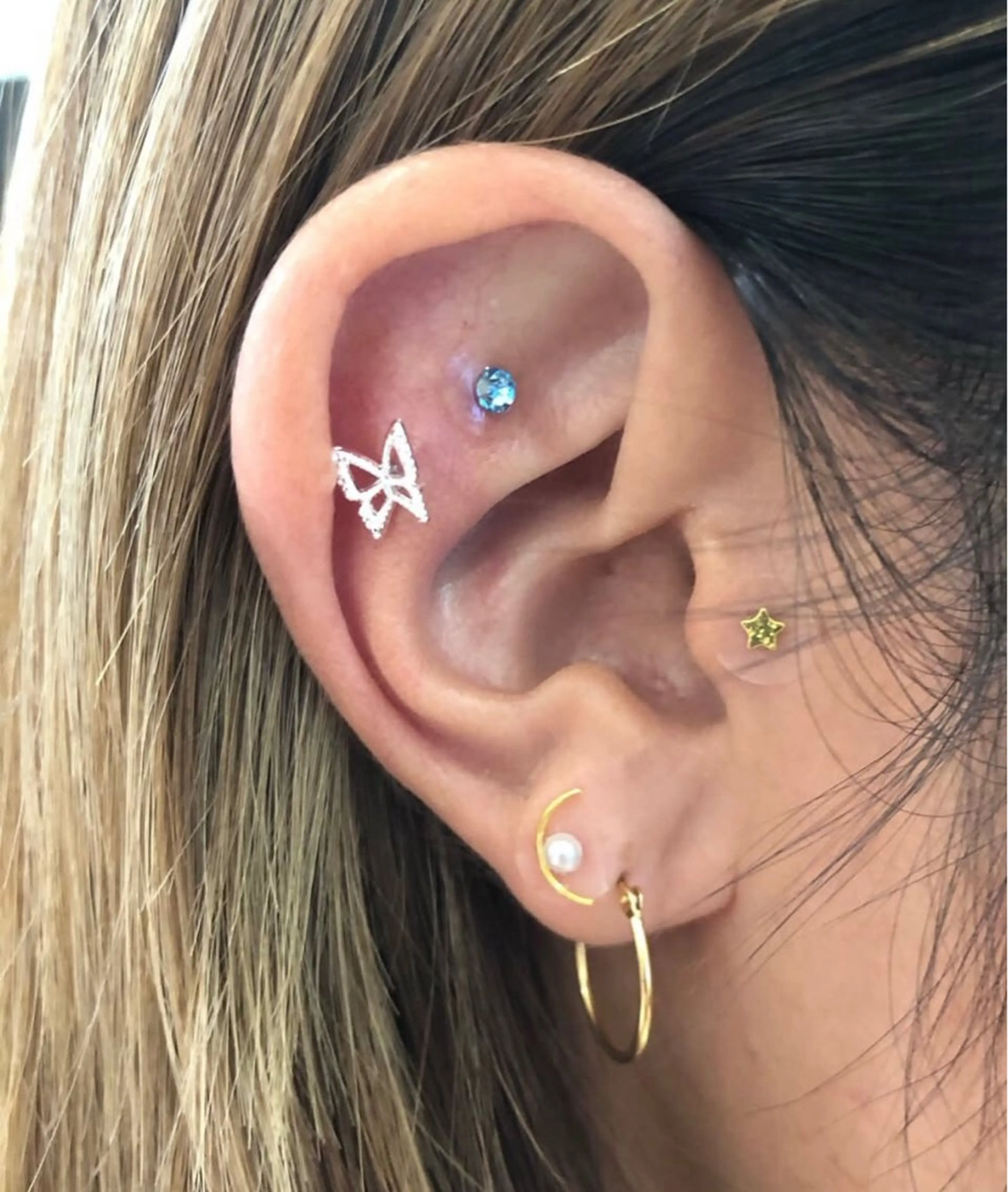 耳つぼジュエリー　両耳8粒までの写真