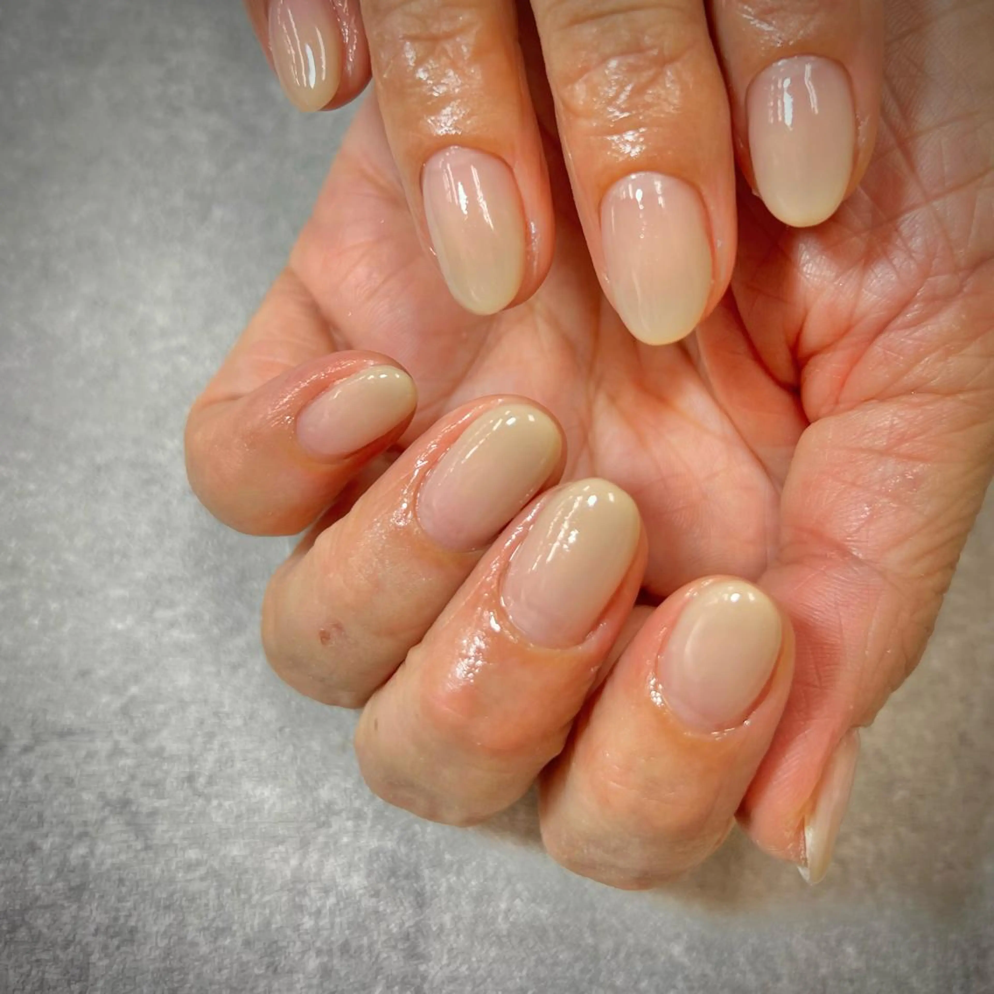 ﾊﾝﾄﾞ💅ﾜﾝｶﾗｰ/ｸﾞﾗﾃﾞｰｼｮﾝ🩵¥4,600- 《ｿﾌﾄｼﾞｪﾙｵﾌ無料》の写真