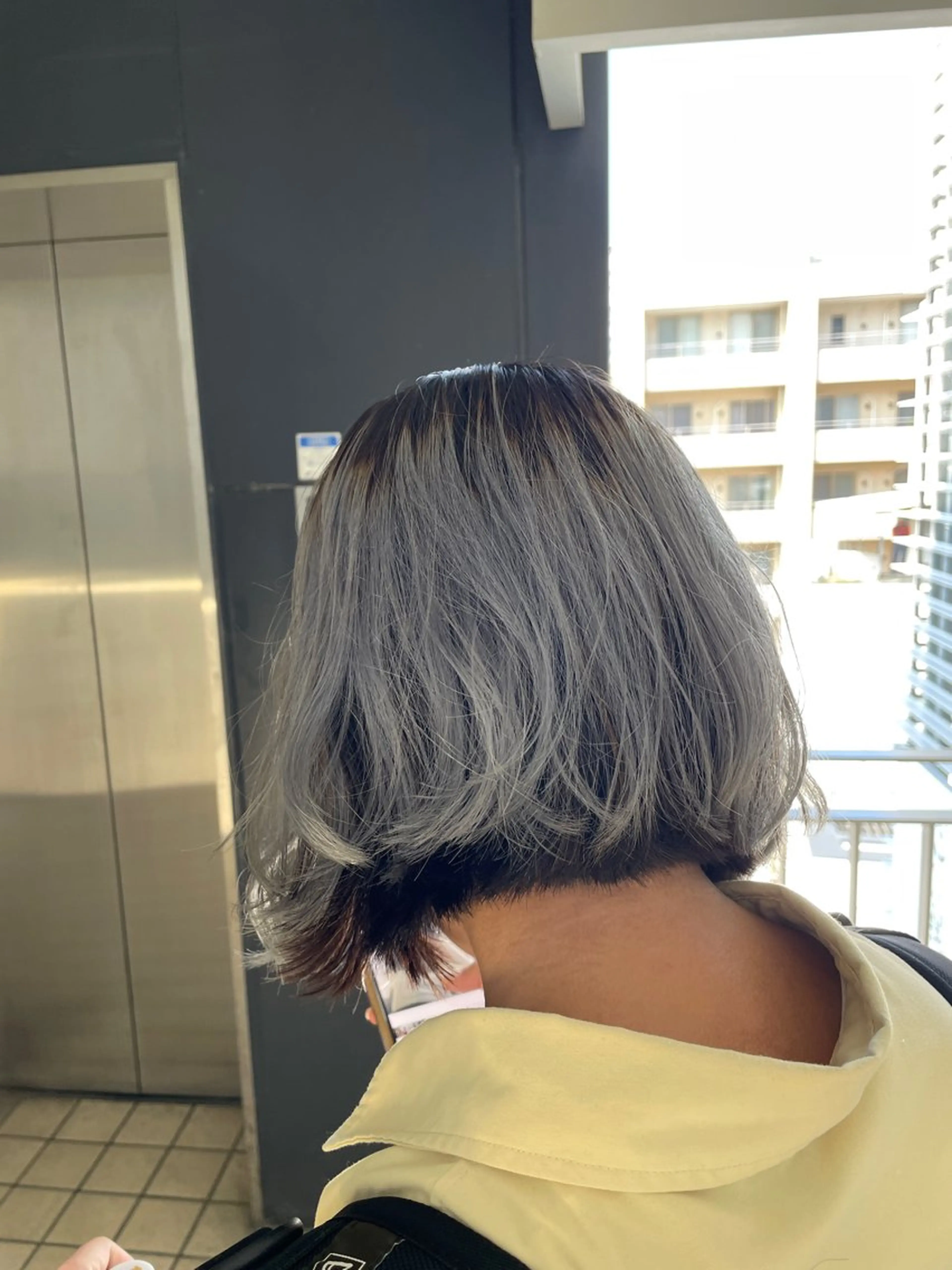 ミディアム カラー ブルーカラー デザインカラー シルバー ヘアカラー トリートメント 末石 智のヘアスタイル