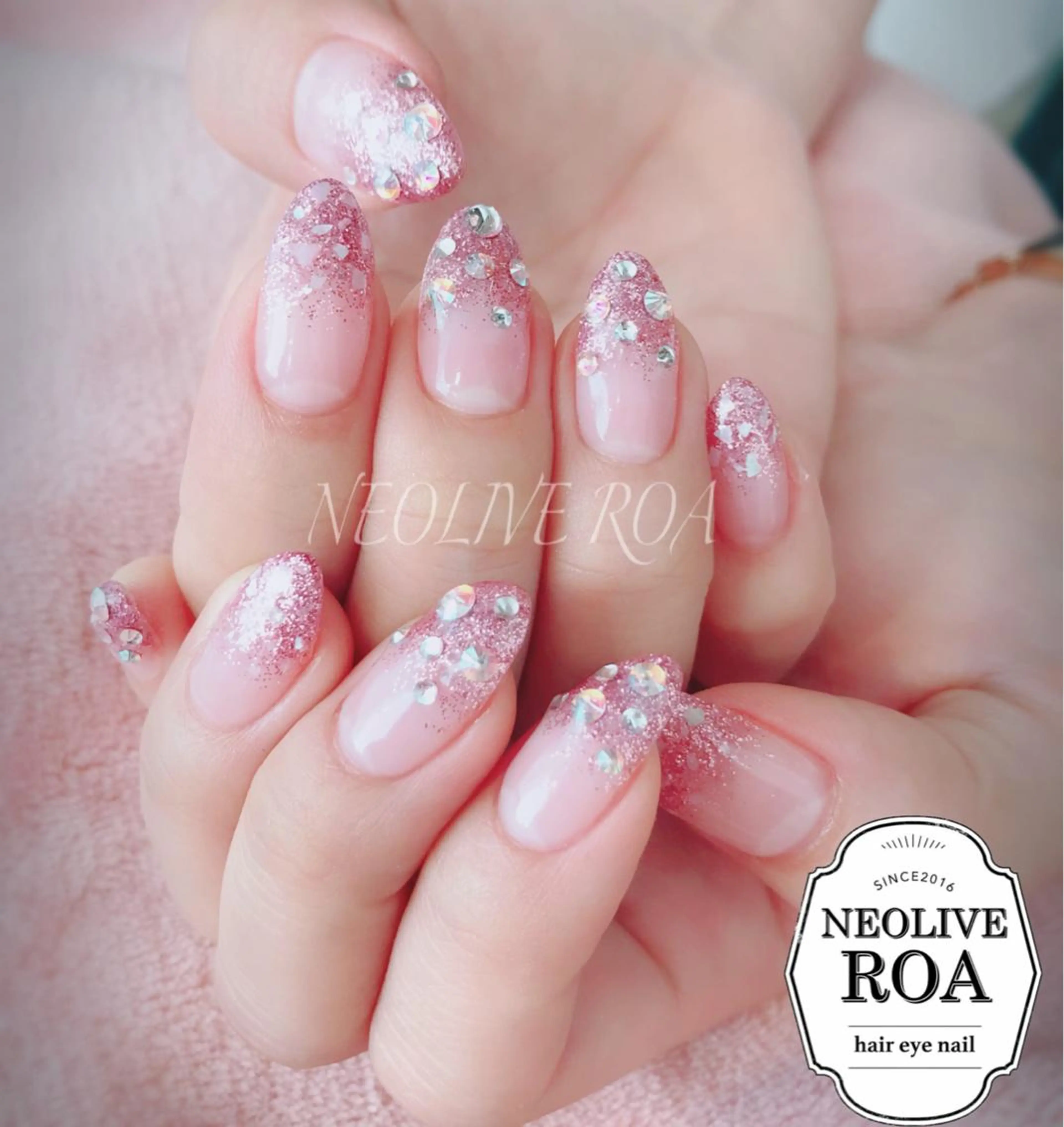 ネイル グラデーション キラキラネイル ラメ(グリッター) ラメグラデーション ストーンネイル ハンドネイル Nail by selenのネイルデザイン