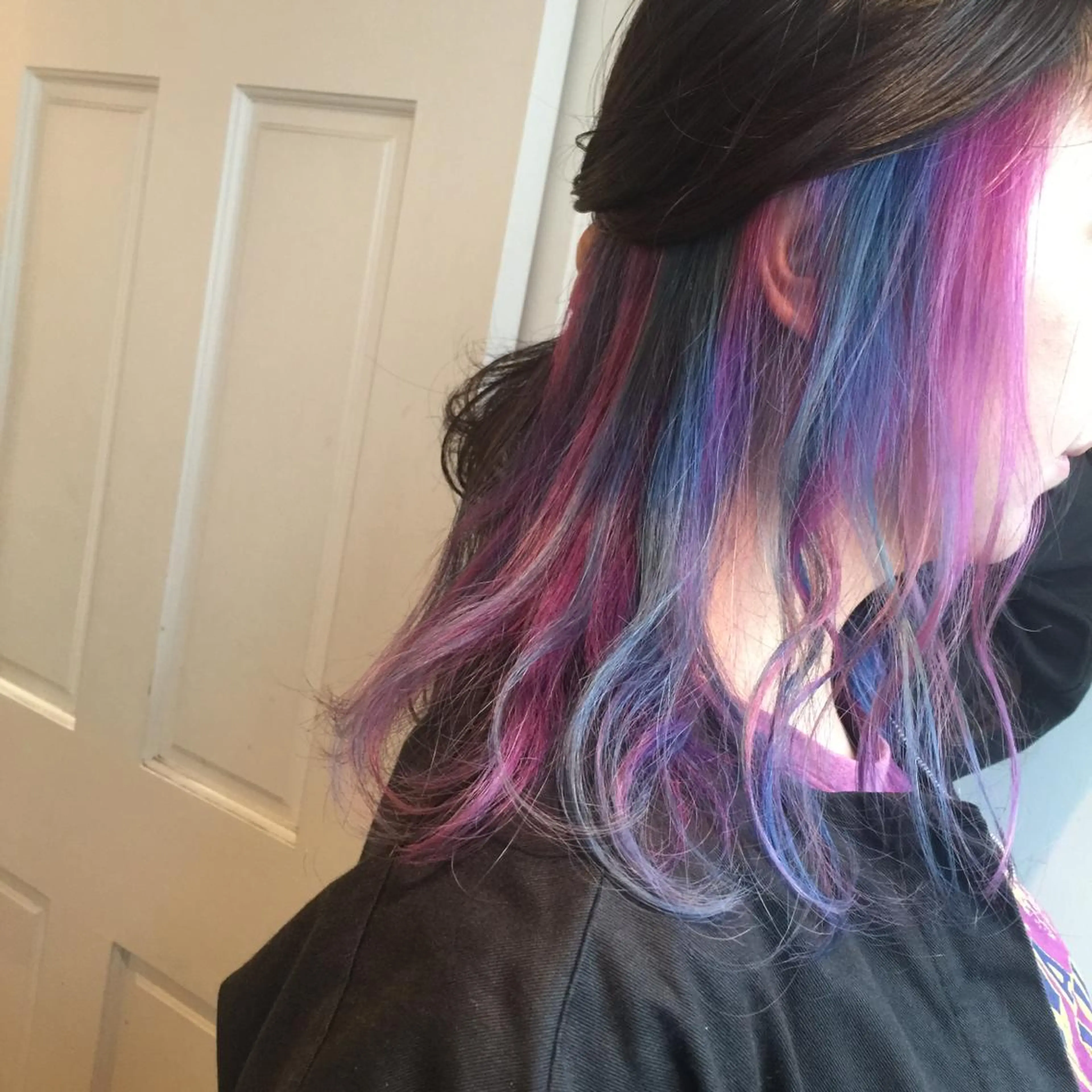 セミロング カラー ブリーチ ブルーカラー パープルカラー ホワイト&レイヤーカ ットエクステ長畠俊輔のヘアスタイル