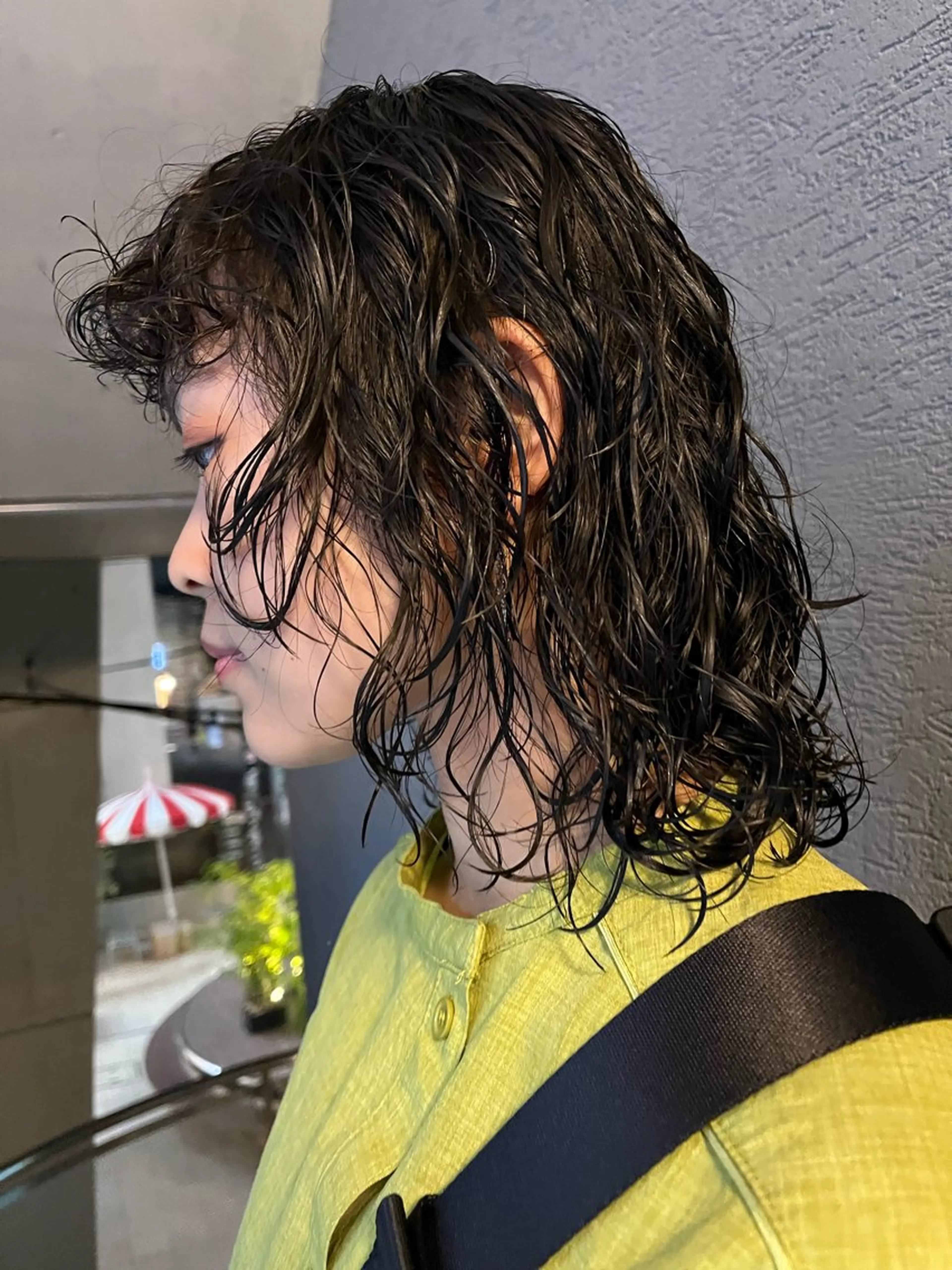 ミディアム ミディアムレイヤー アッシュ ミルクティーブラウン ピンクブラウン レイヤーカット カット パーマ ハイトーンNo.1✨ パーマ✨イマイタツヤのヘアスタイル