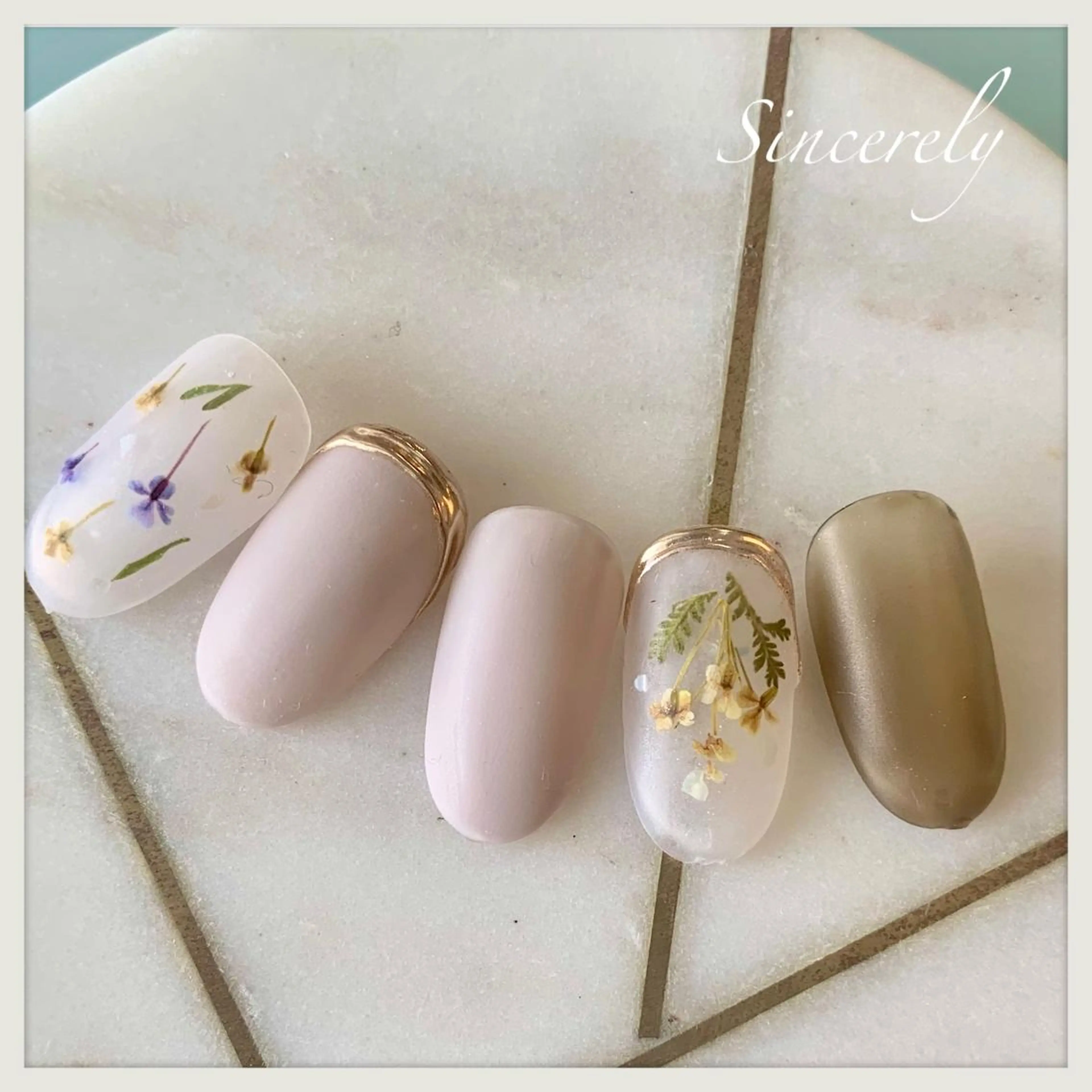 ネイル Sincerely ☺︎のネイルデザイン