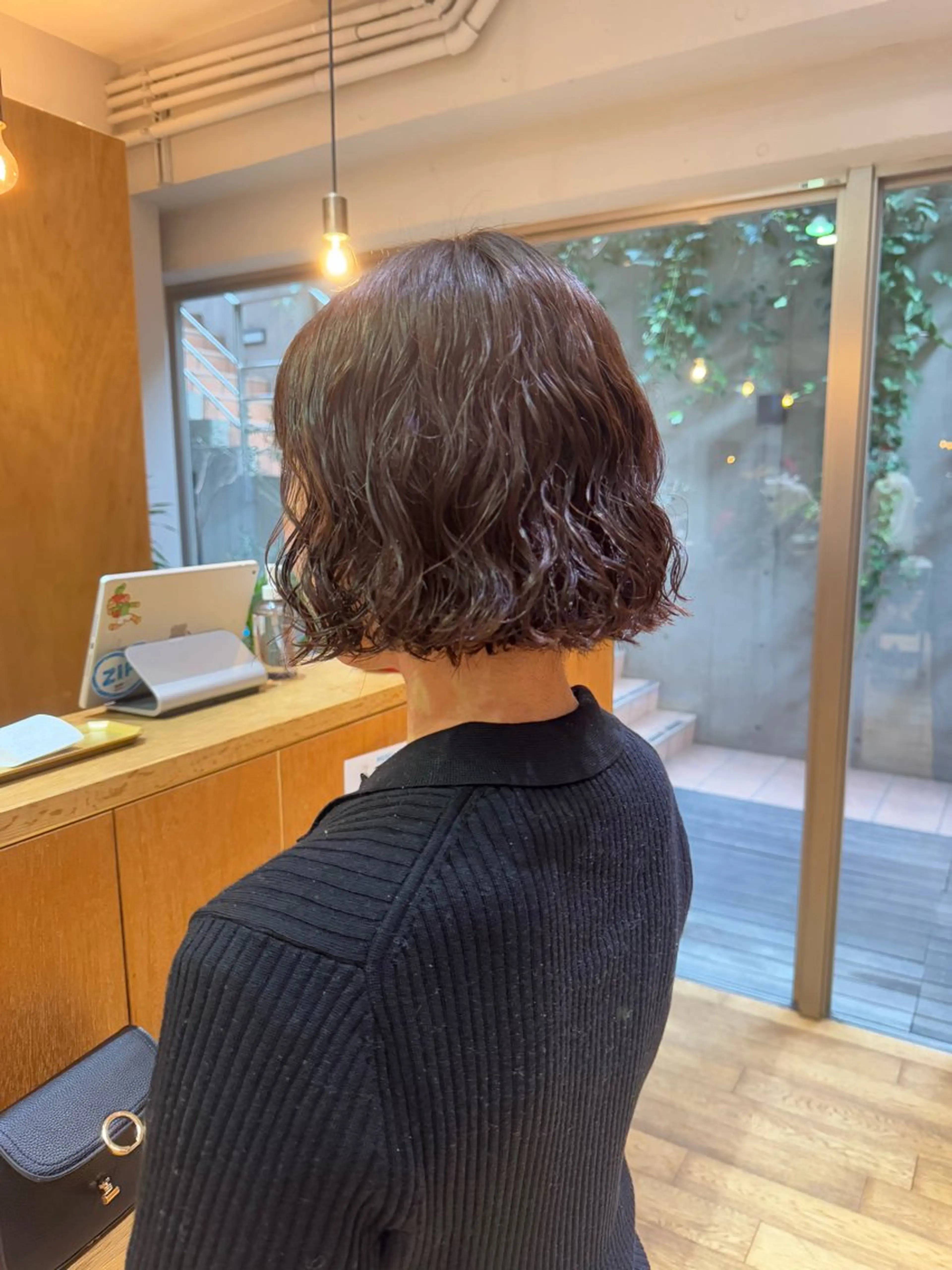 ショート ボブ カット ヘアカラー パーマ 大人可愛い♡コテ巻き パーマ🌼杉田 萌恵のヘアスタイル