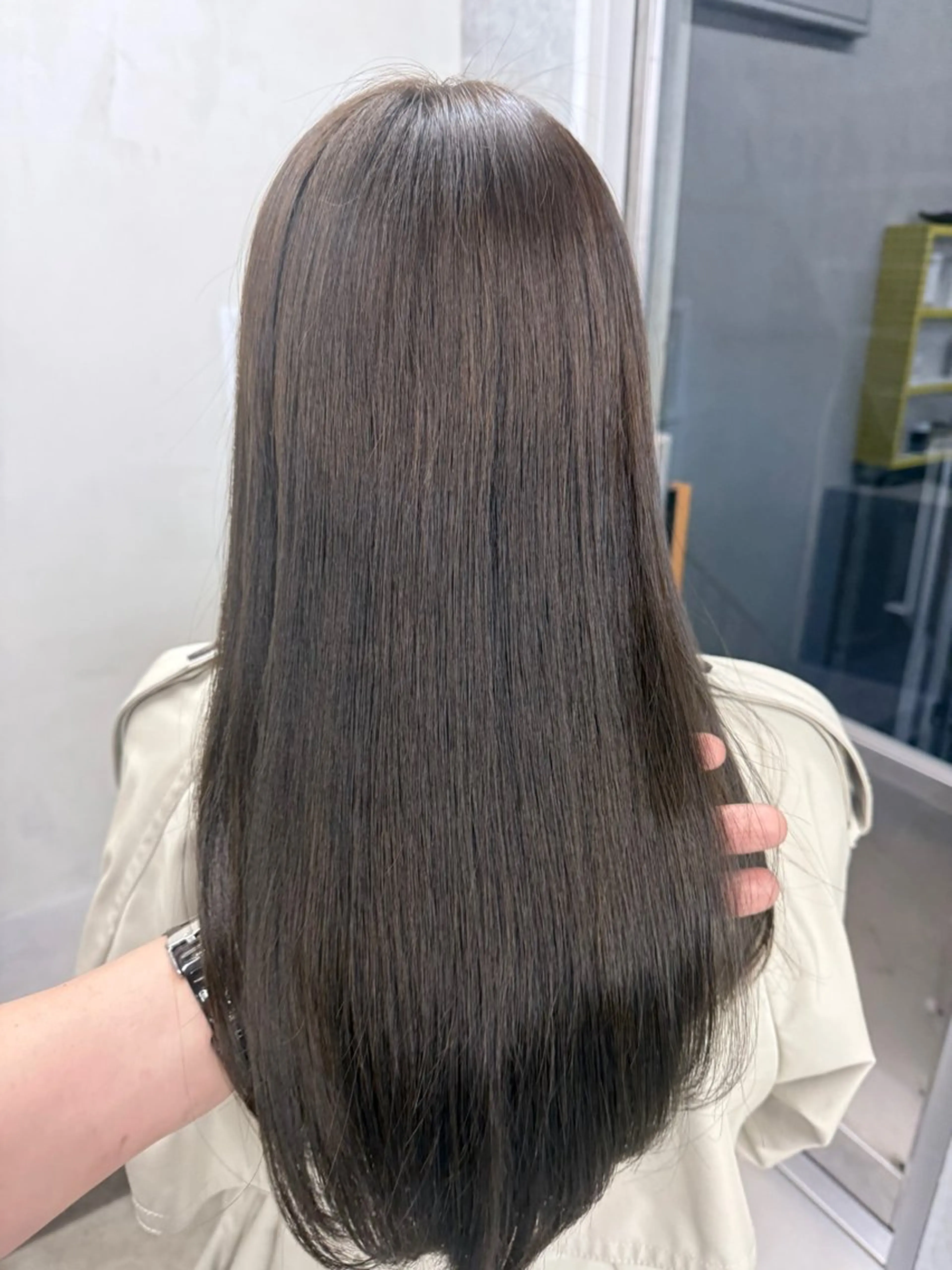 ロング カラー ロングレイヤー アッシュ ベージュカラー ブリーチ 透明感カラー カット 縮毛矯正 トリートメント 誰より丁寧なカット/ 小林輝/レイヤーのヘアスタイル