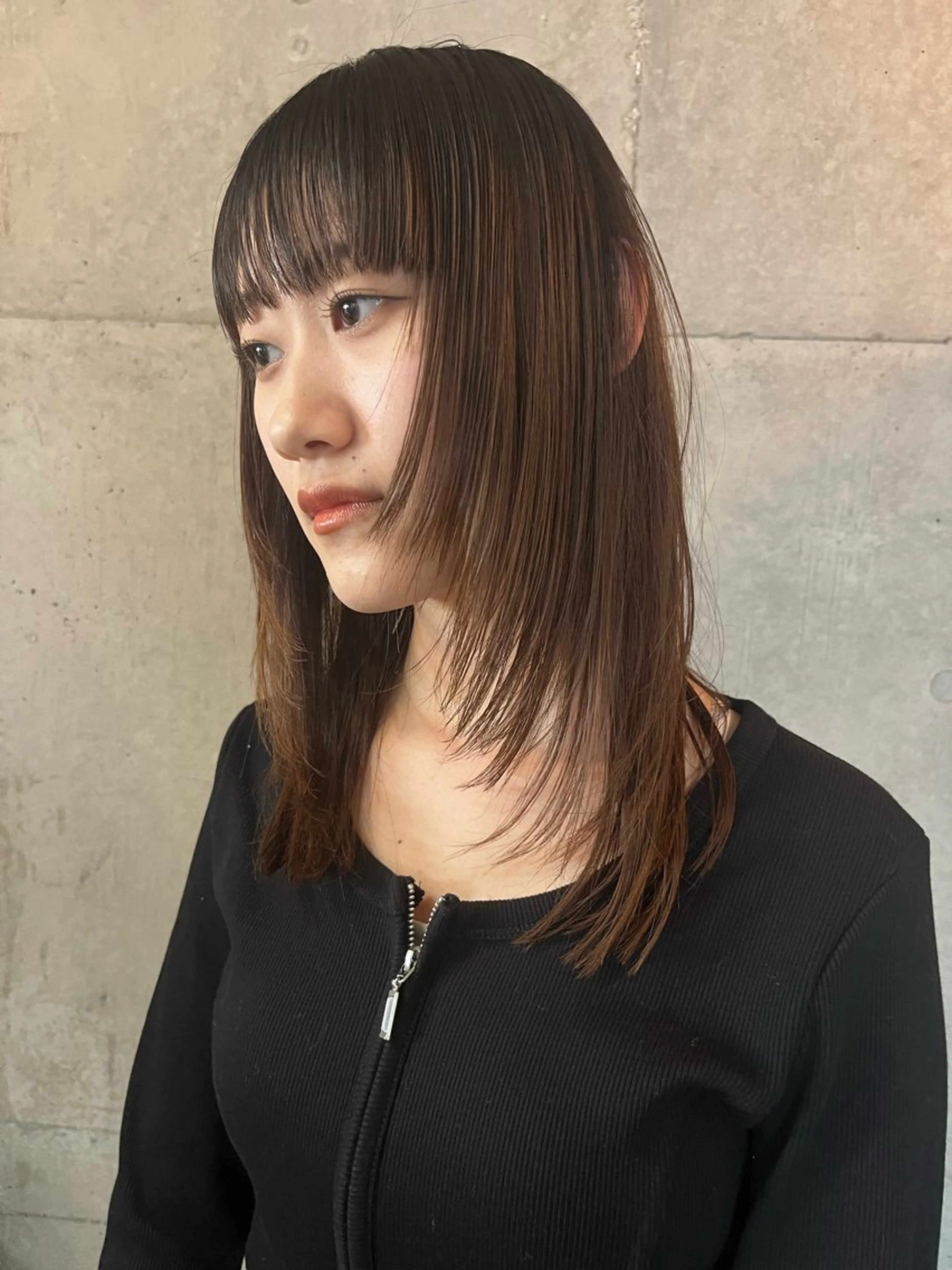 セミロング 顔まわりレイヤー ハイレイヤー レイヤーカット シャギー 縮毛矯正 レイヤーカット\ウル フ　chinatsuのヘアスタイル