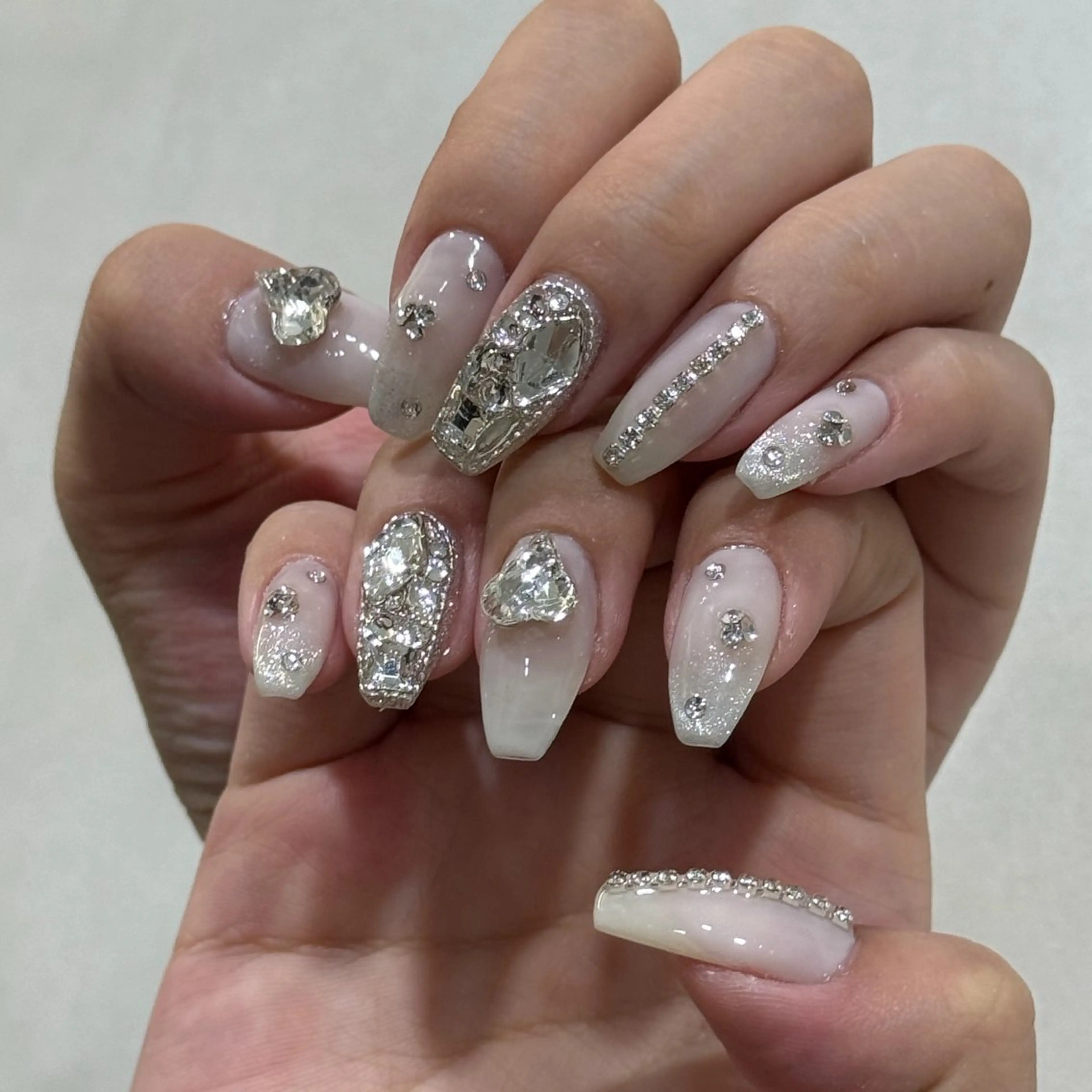 ネイル ハート ホワイト ハンドネイル 韓国ネイル/ワンホン ネイル🎀表参道3分のネイルデザイン