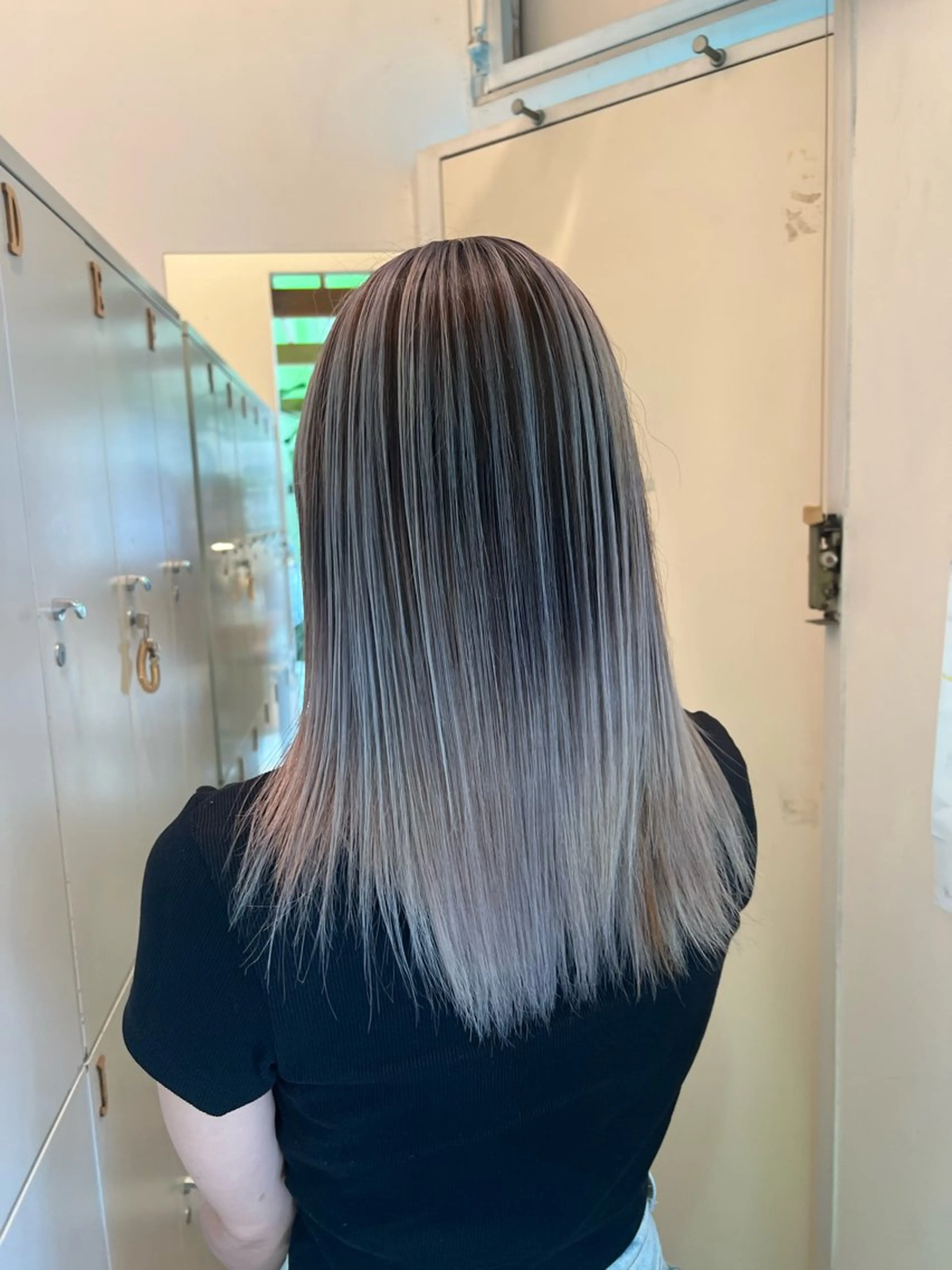 【⠀バレイヤージュ 🤍 】ホワイトバレイヤージュ(2回ブリーチ)の写真