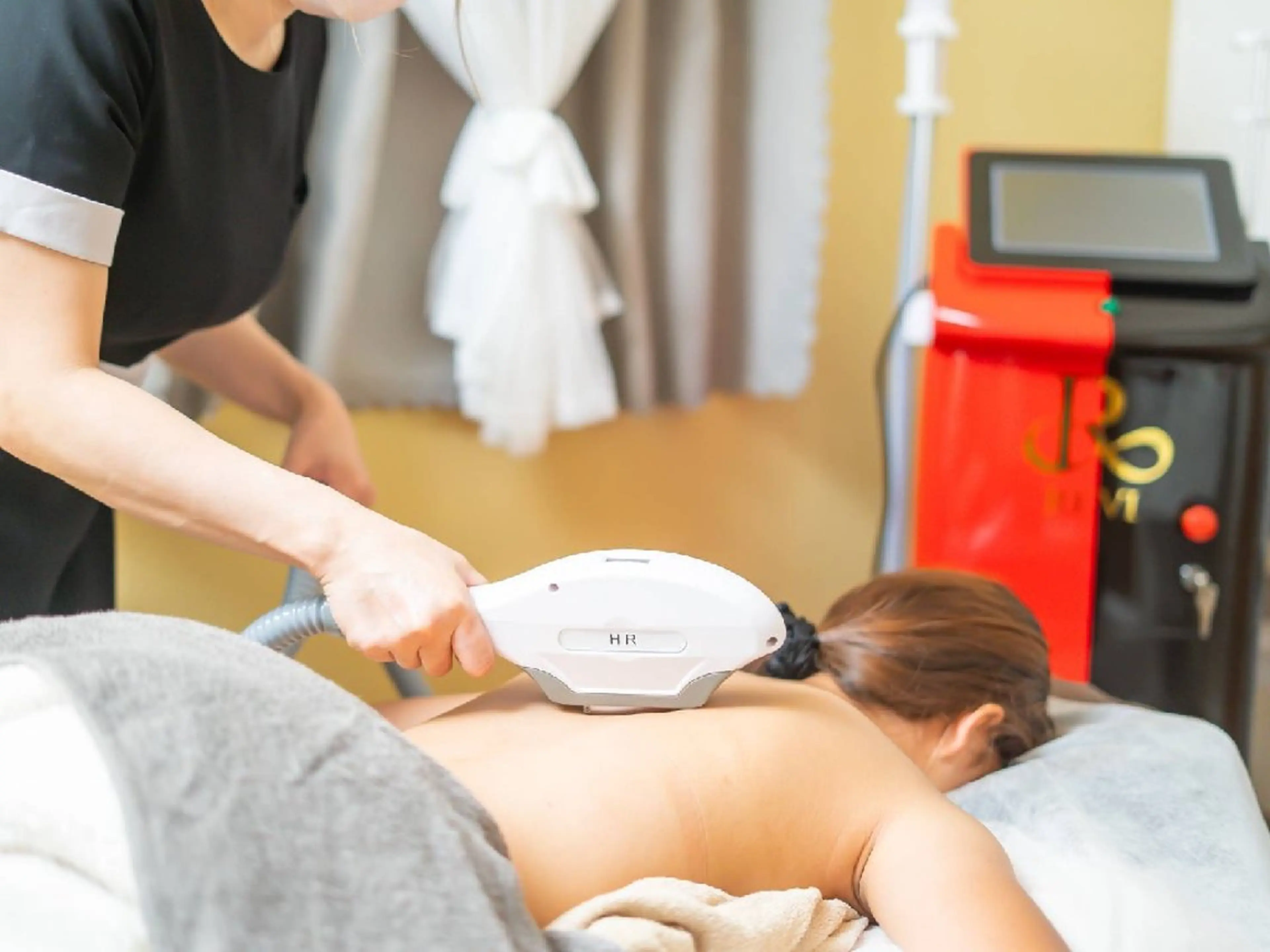 Beauty Salon Luana所属・Luanaまつパ脱毛 ハーブピーリング眉毛のマツエク・マツパデザイン