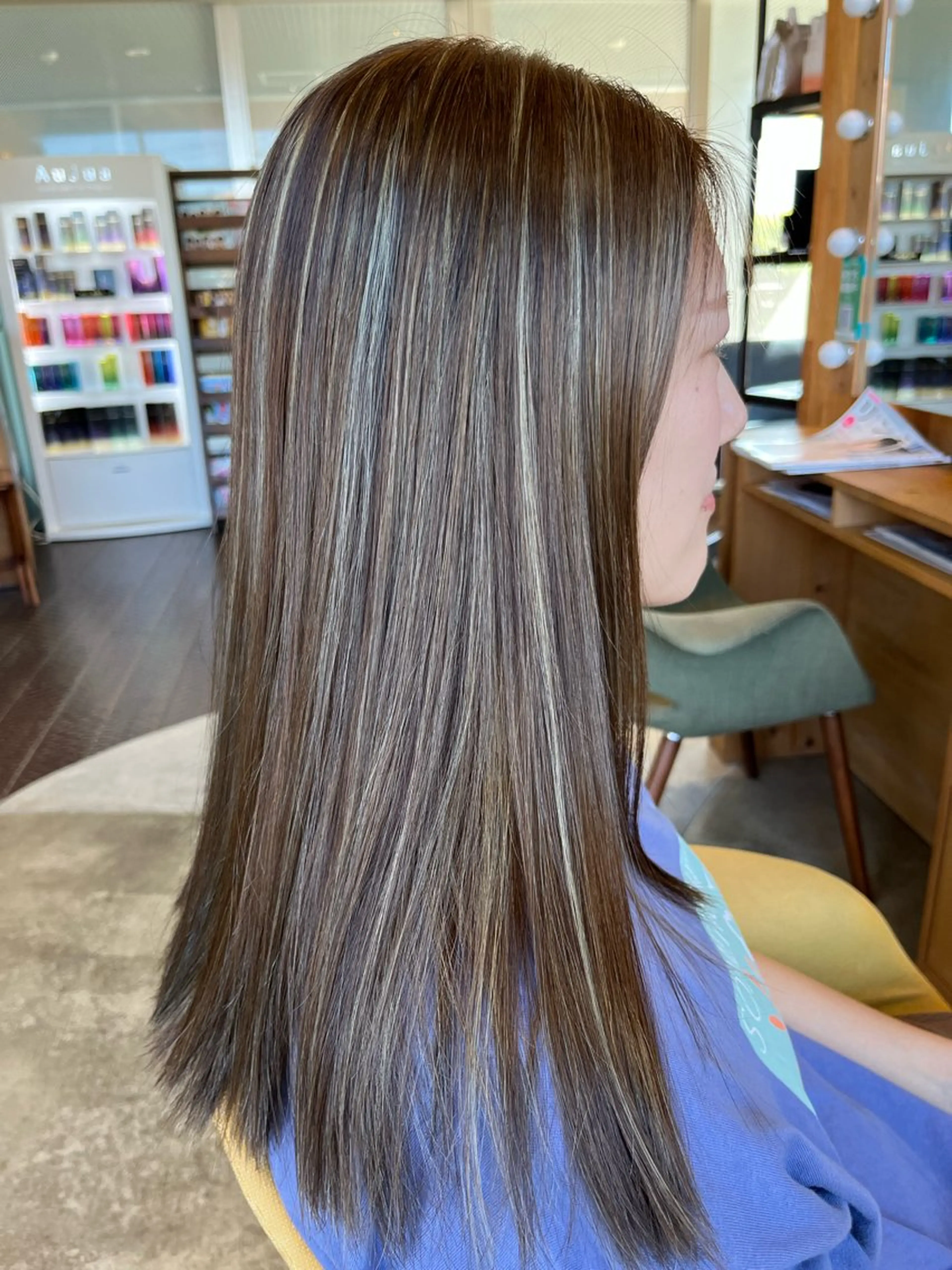 セミロング ハイライト カット ヘアカラー 長南 やよいのヘアスタイル