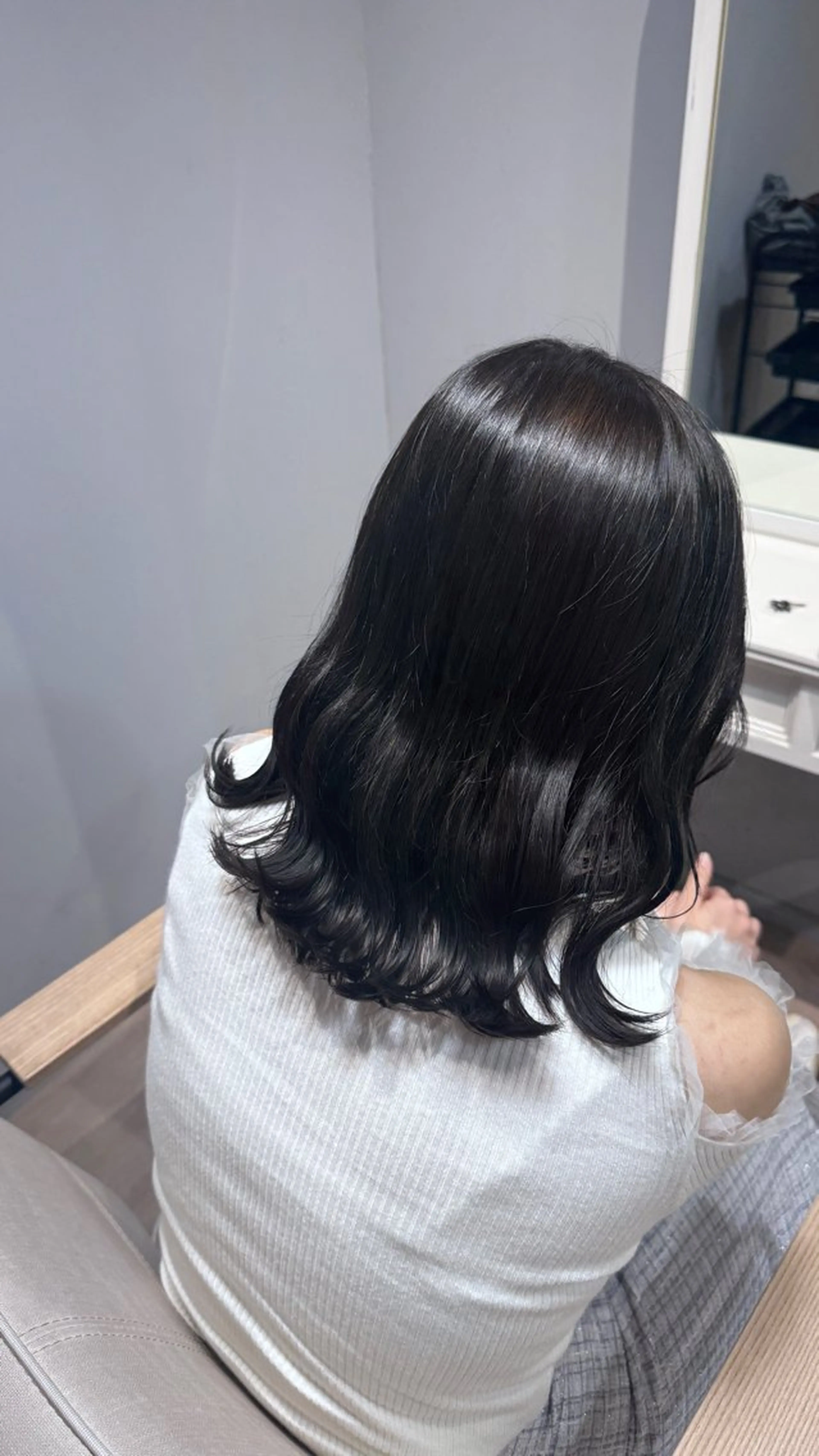 カラー 黒髪 グレーブラック 鈴木 雅捺のヘアスタイル