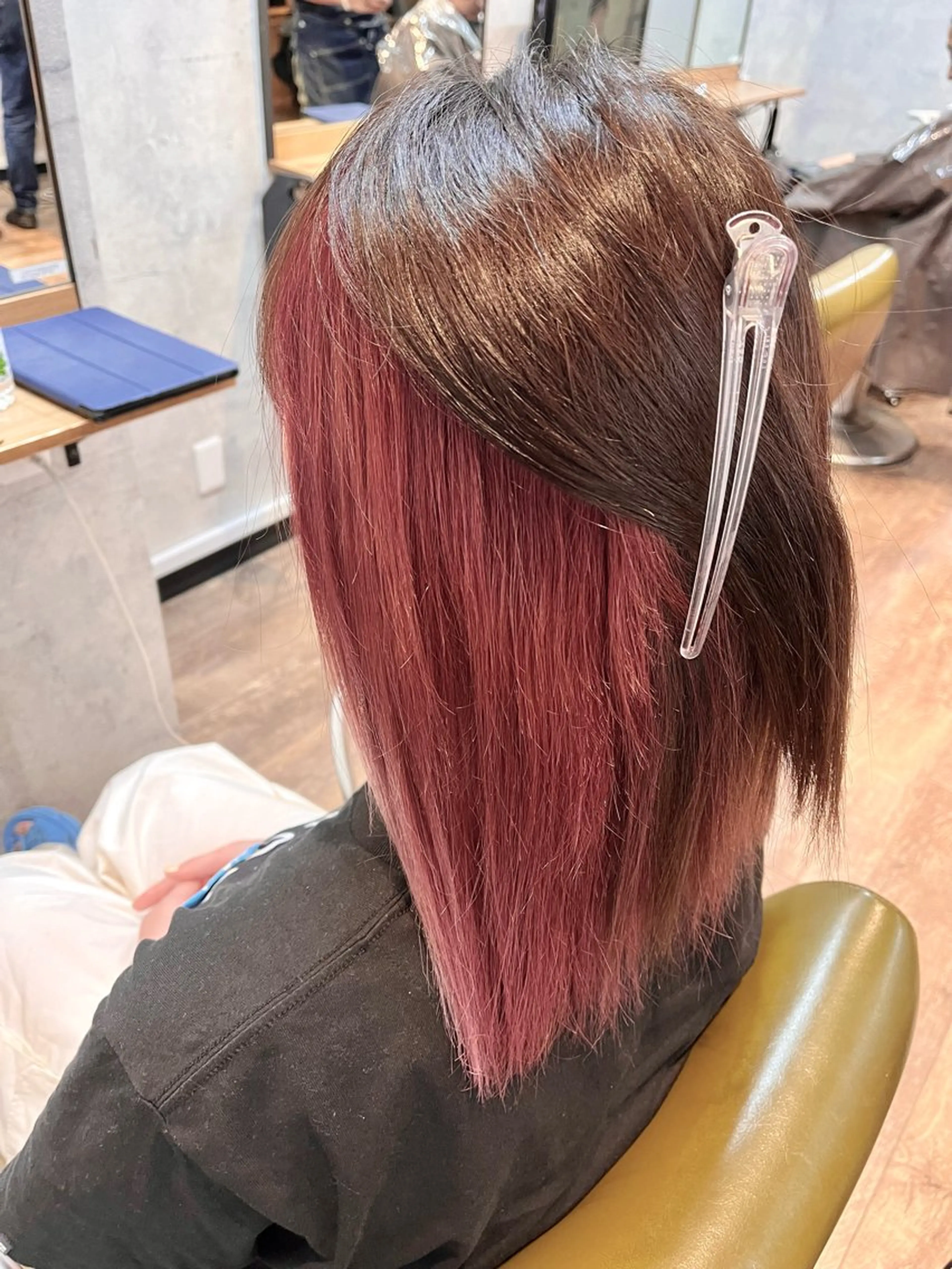 ミディアム カラー インナーカラー ピンクカラー カット トリートメント 松井 敬太郎のヘアスタイル