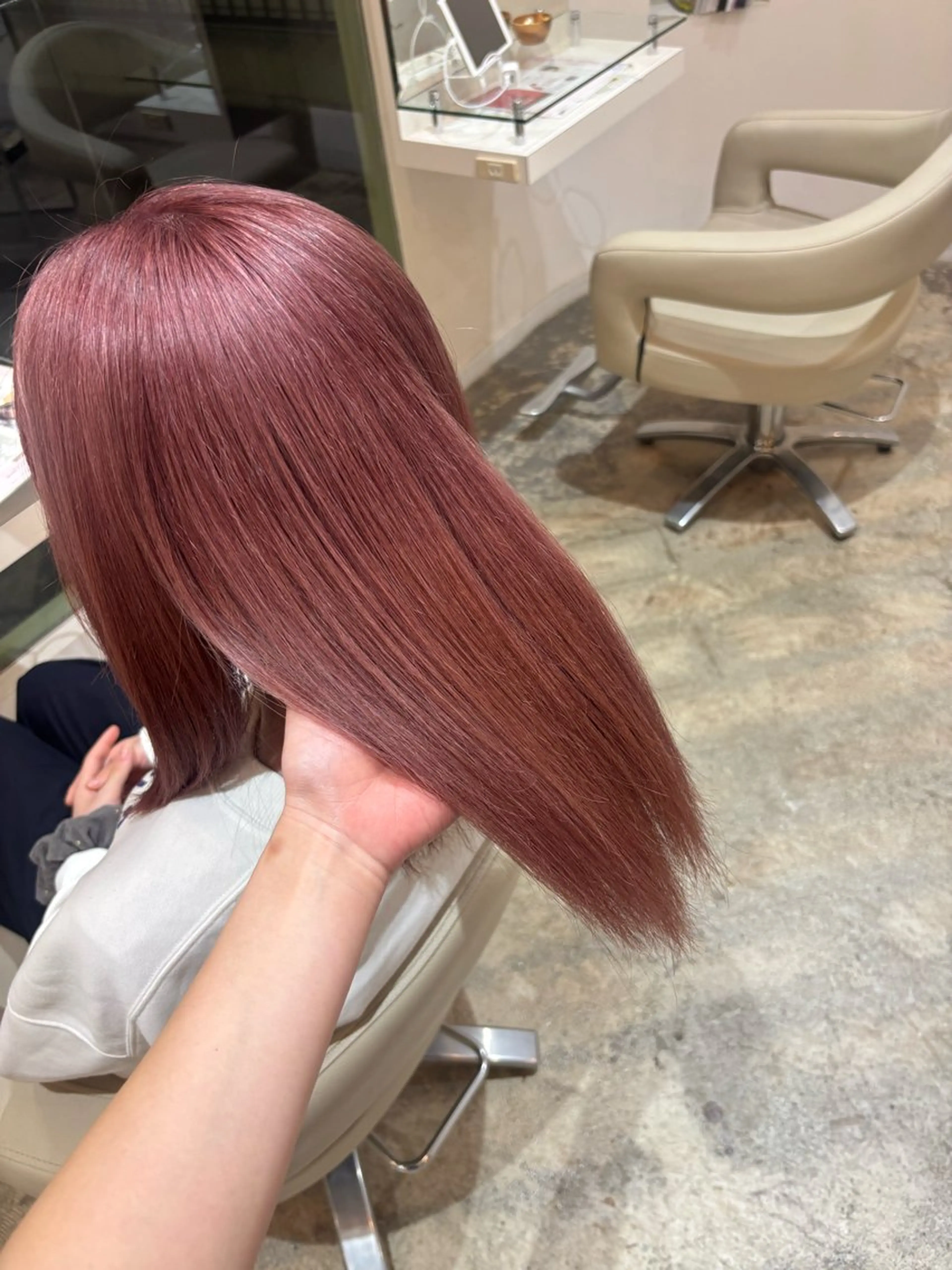 カラー 佐藤 優里のヘアスタイル