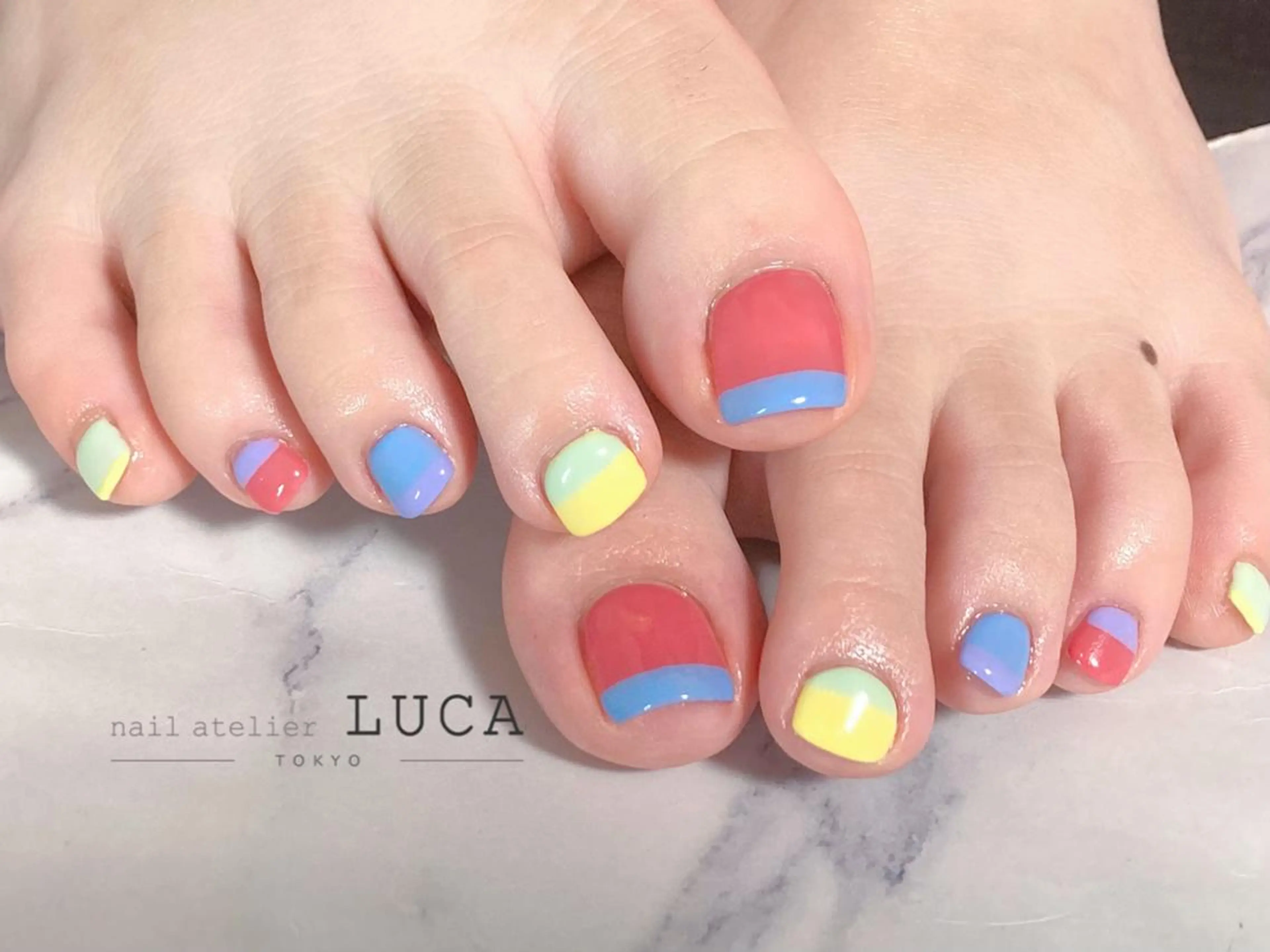 ネイル アートネイル オーロラネイル クリアネイル 長さ出し フットネイル フットネイル ネイルアトリエルカ スタッフのネイルデザイン