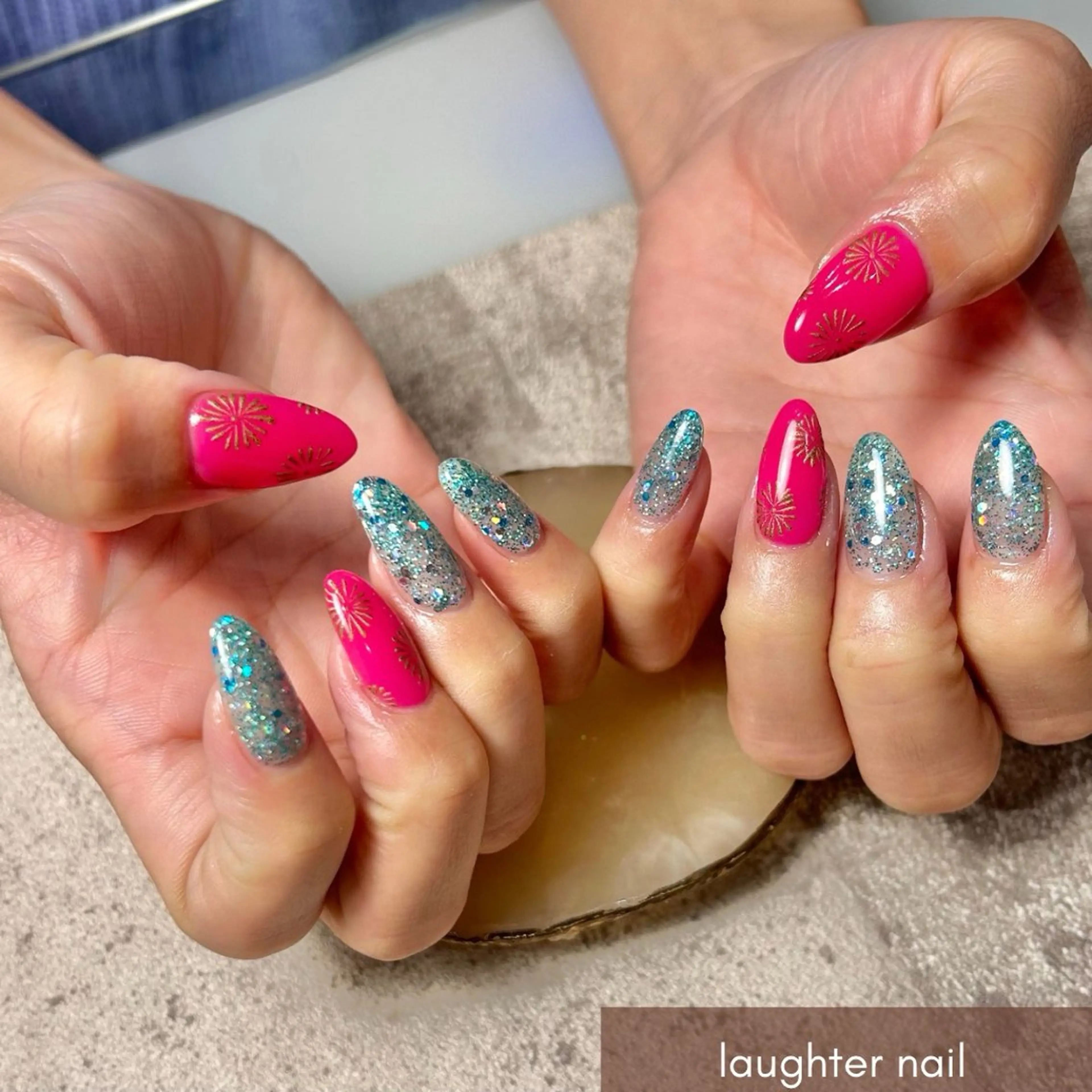 ネイル アートネイル ジェルネイル ラメ(グリッター) ピンク 冬ネイル ハンドネイル laughter nailのネイルデザイン