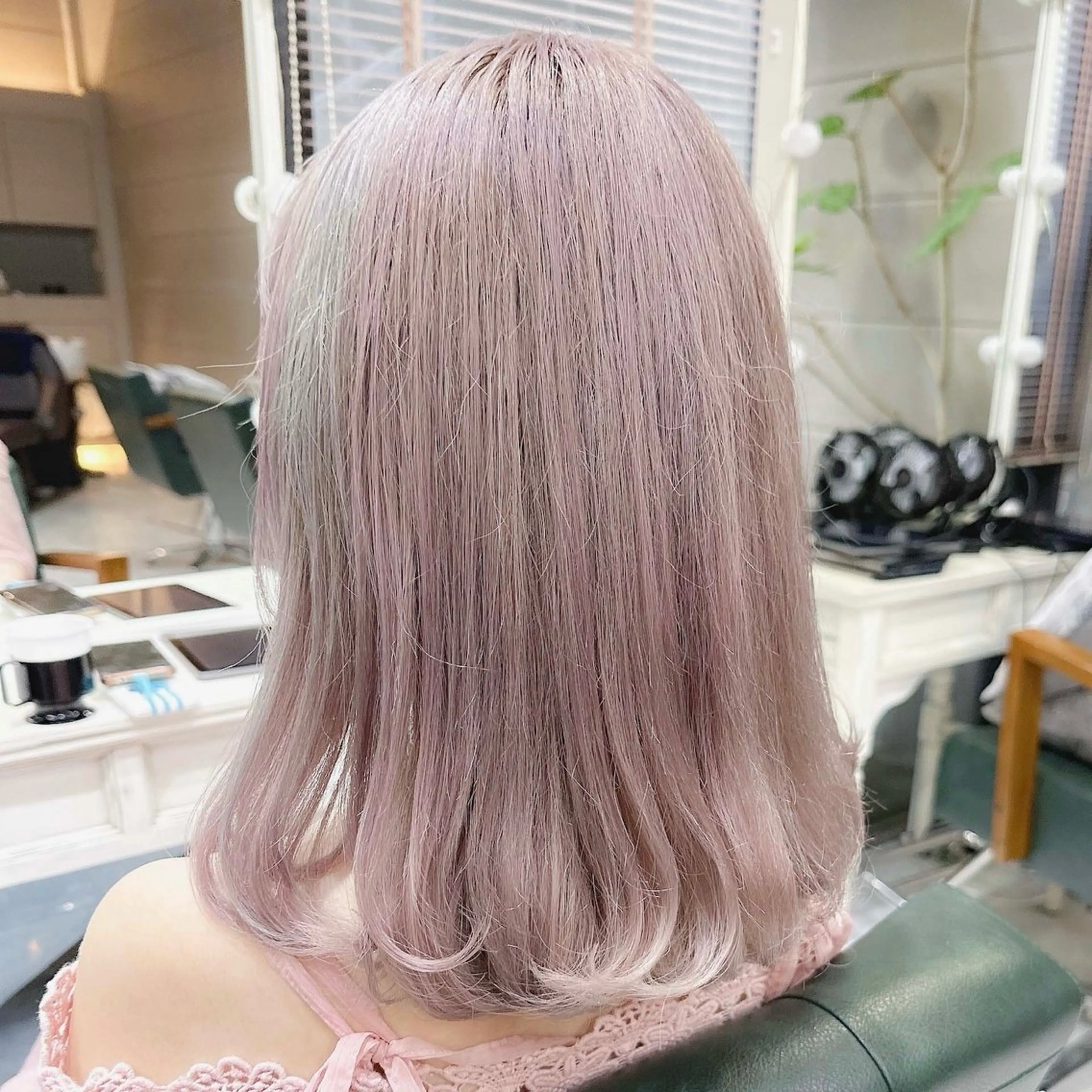ミディアム カラー ベージュカラー ブリーチ デザインカラー ハイトーンカラー ピンクカラー ヘアカラー トリートメント DAYS Men’sのヘアスタイル
