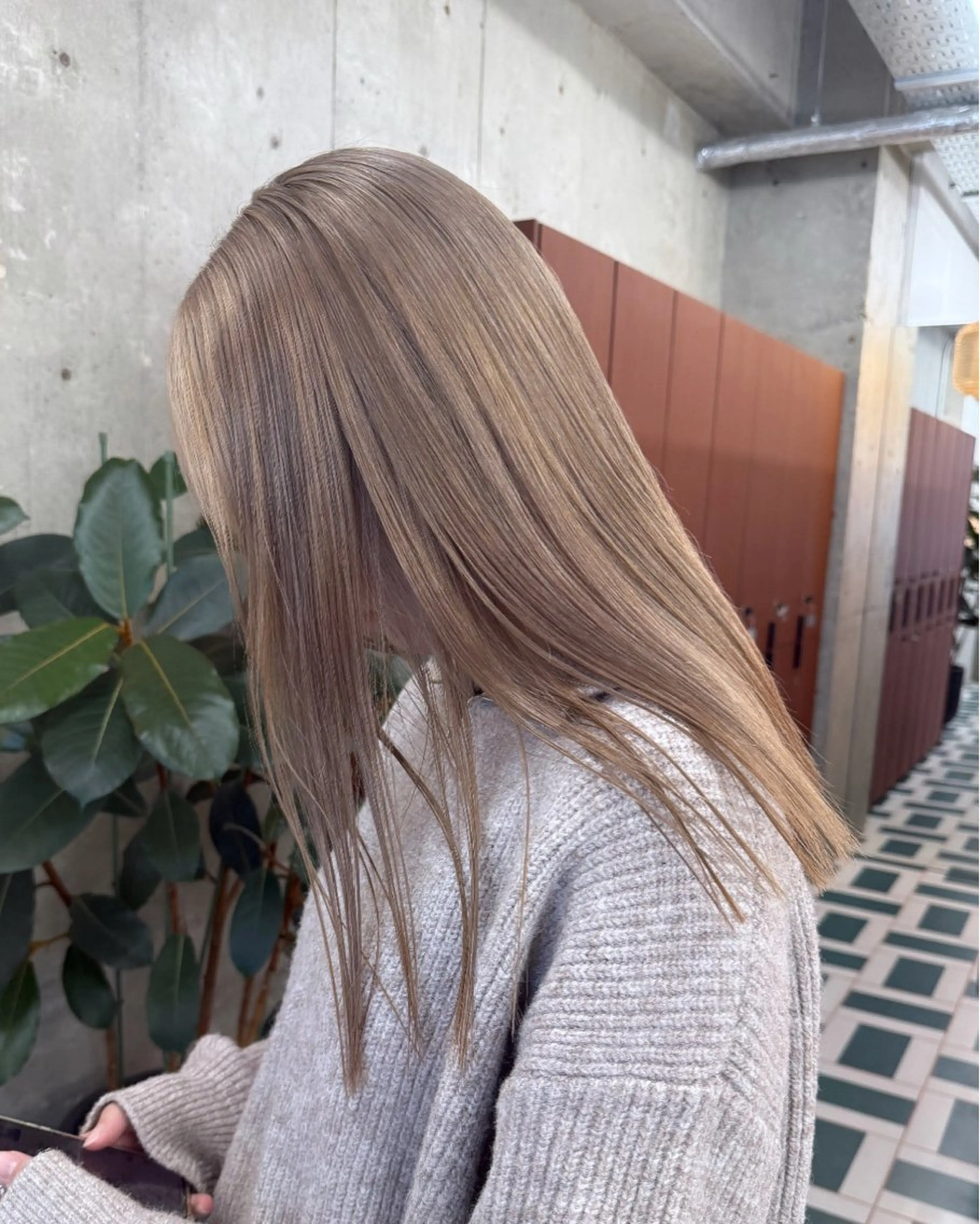 セミロング ボブ/ハイトーン YUIのヘアスタイル