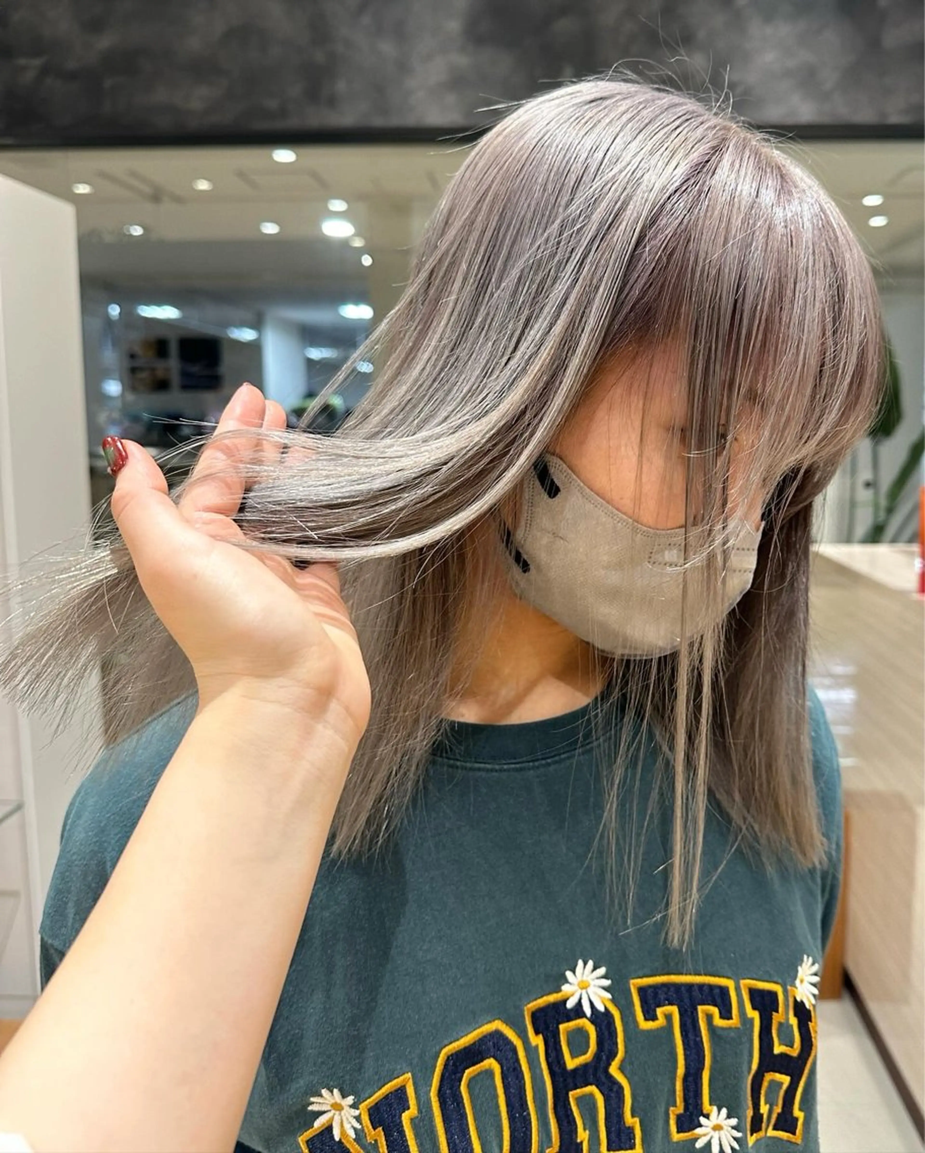 セミロング NAKAHARA TSUKUSHIのヘアスタイル