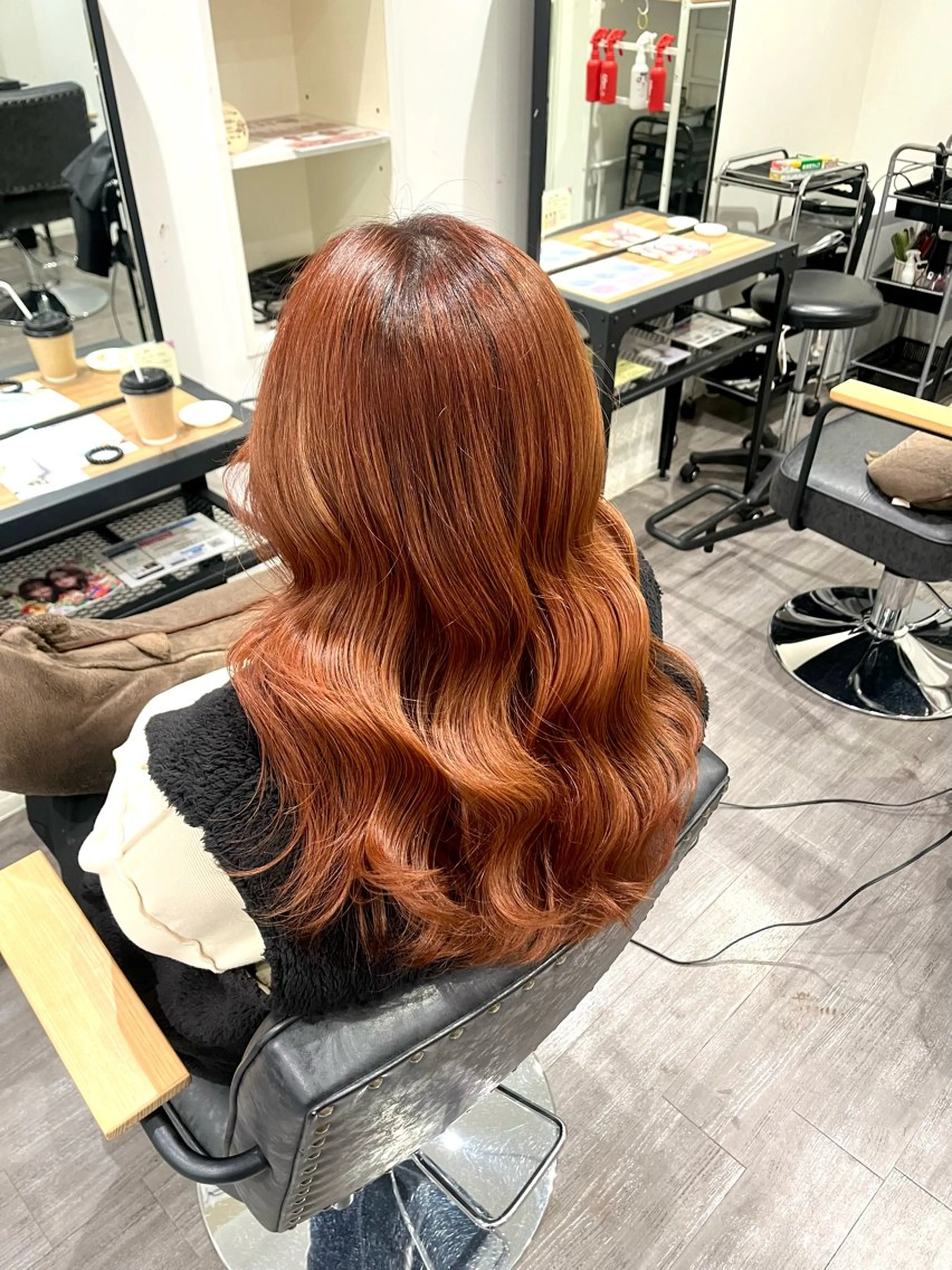 セミロング カラー ブラウンカラー オレンジ オレンジブラウン ヘアカラー cocotte🫧 絹村 琴美のヘアスタイル