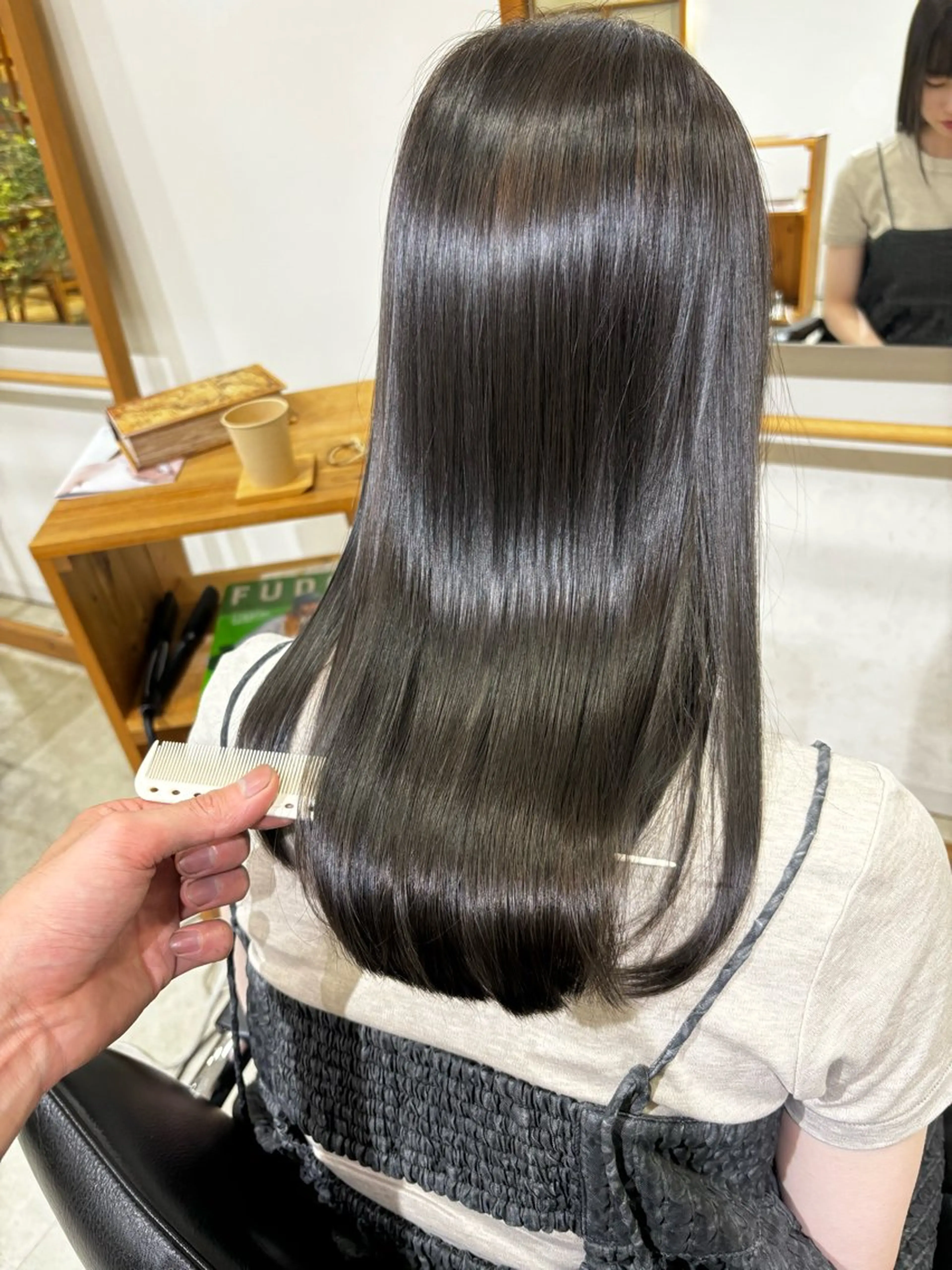 ミディアム カット ヘアカラー トリートメント hoNua. 栄/透明感カラーのヘアスタイル