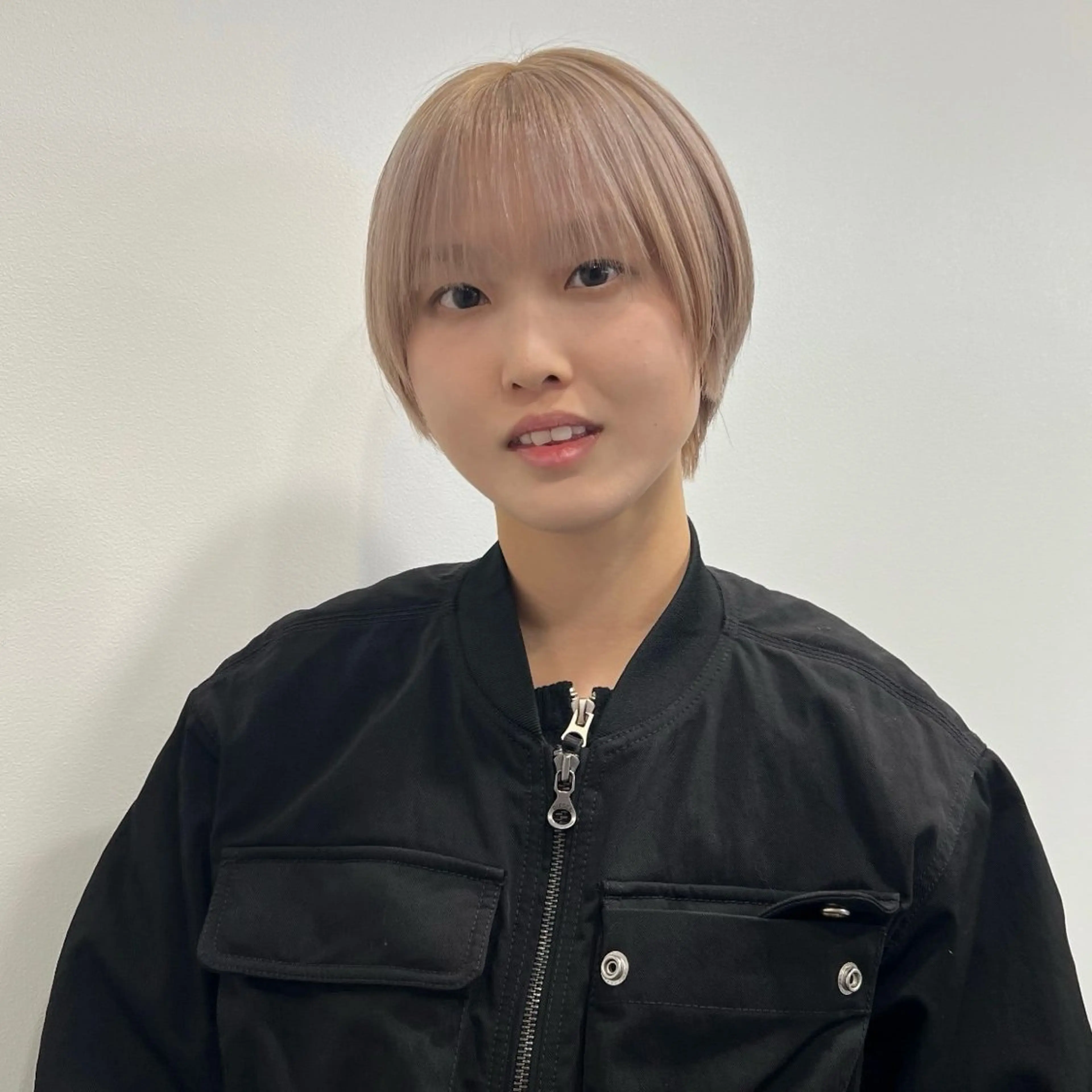 ショート カラー ヘアカラー トリートメント 🌼動き×透明感🩵 ハイトーン/ナナのヘアスタイル