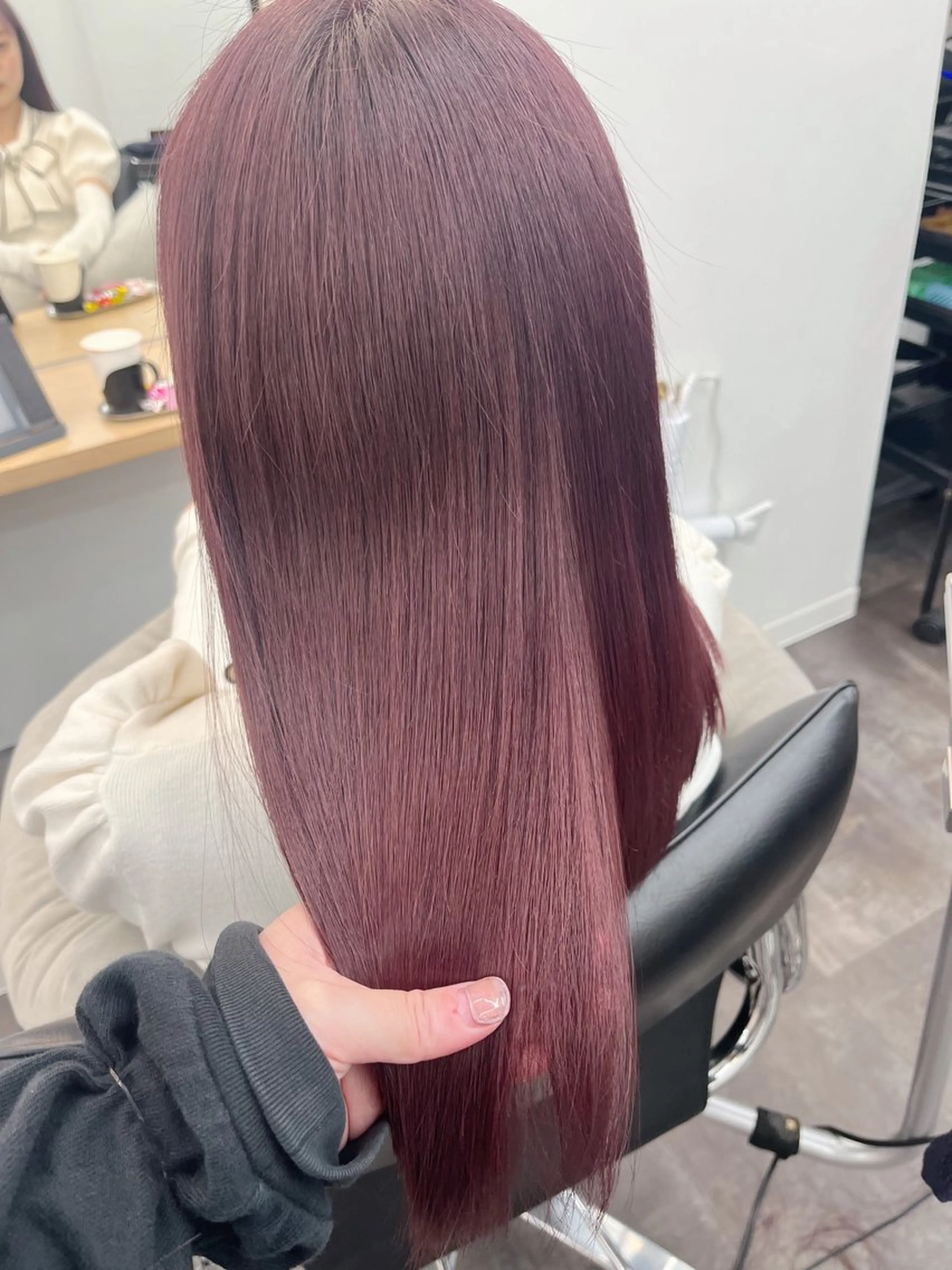 ロング カラー ブリーチ ピンクカラー mai🐷髪質改善 🖤透ける暗髪🖤のヘアスタイル