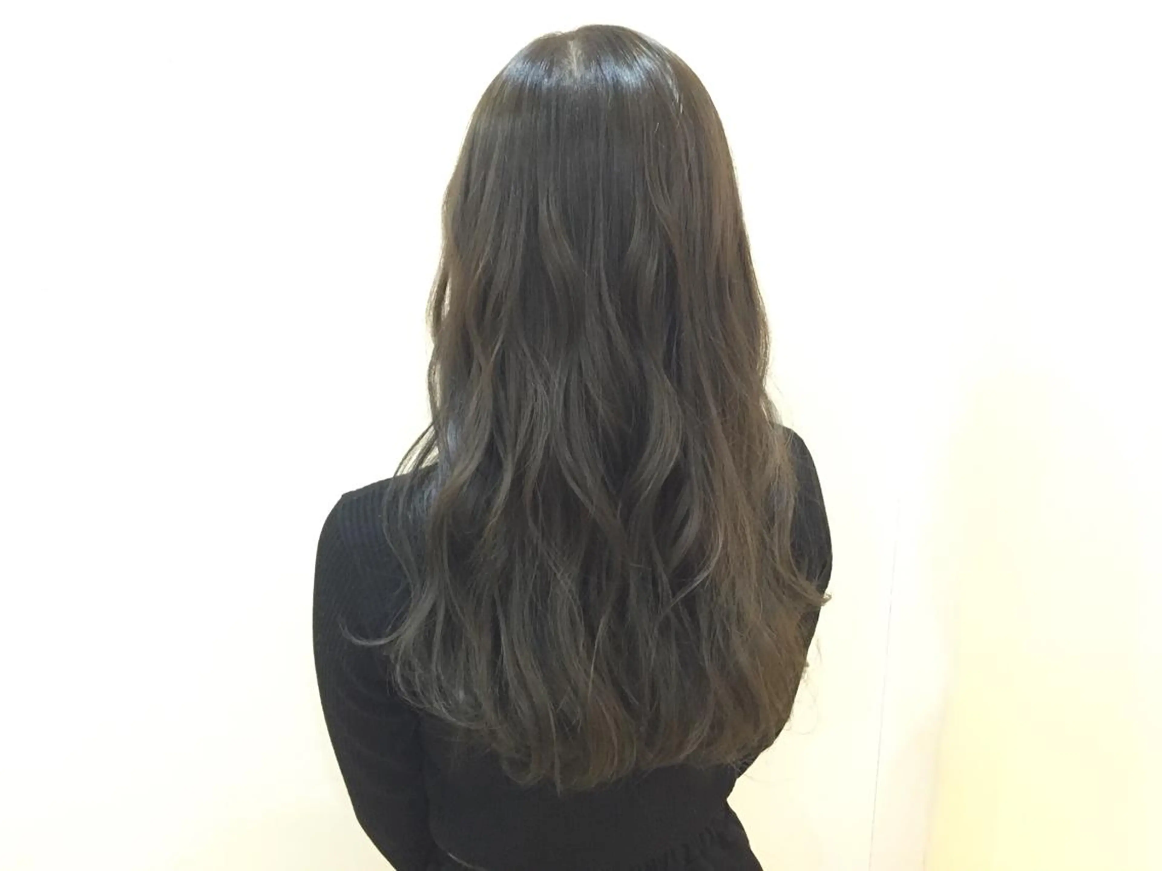 ロング カラー 服部 樹季のヘアスタイル