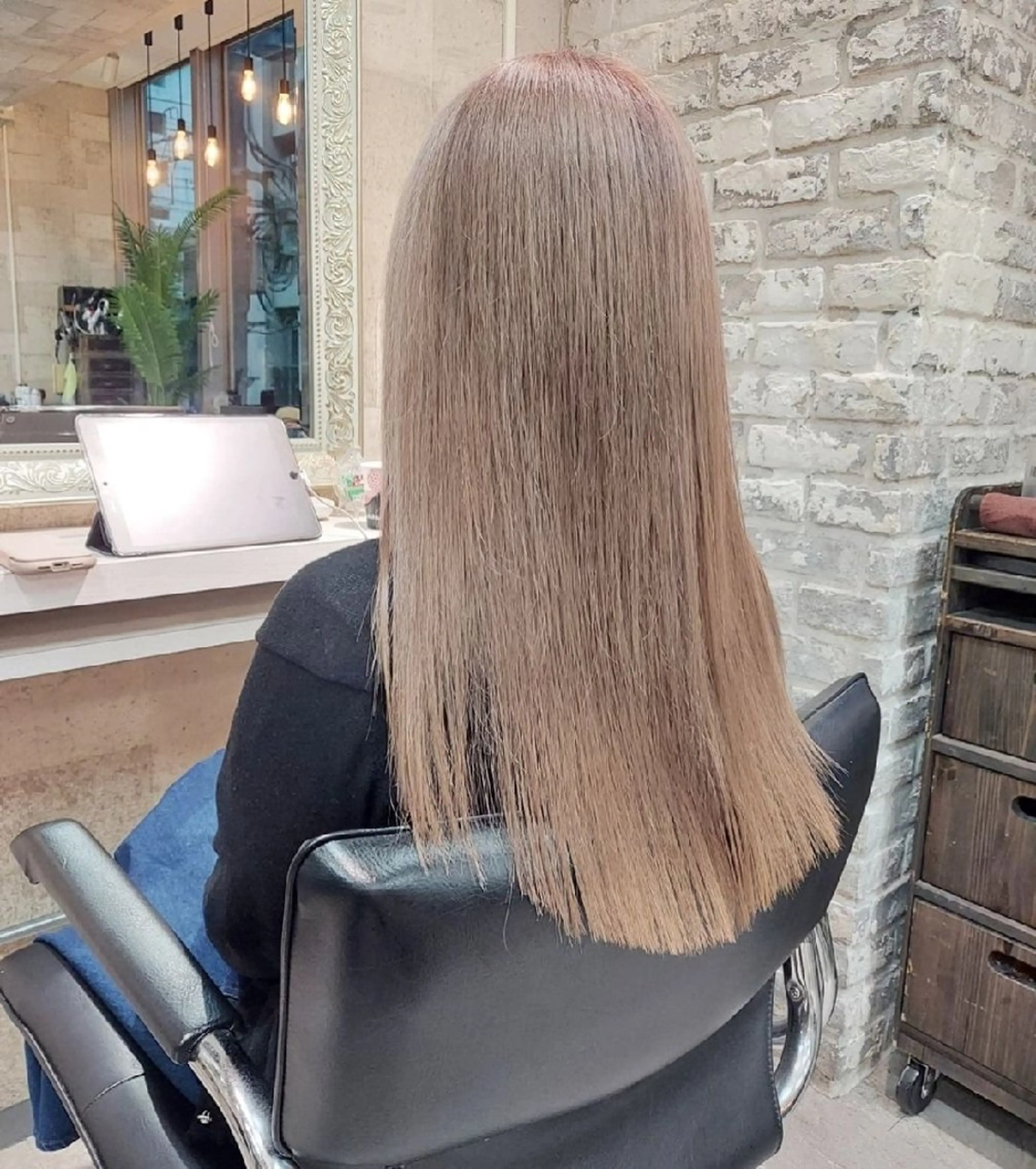 ロング カラー ベージュカラー ミルクティーベージュ ヘアカラー トリートメント ブリーチ・ハイトーン 特化🎉内山のヘアスタイル