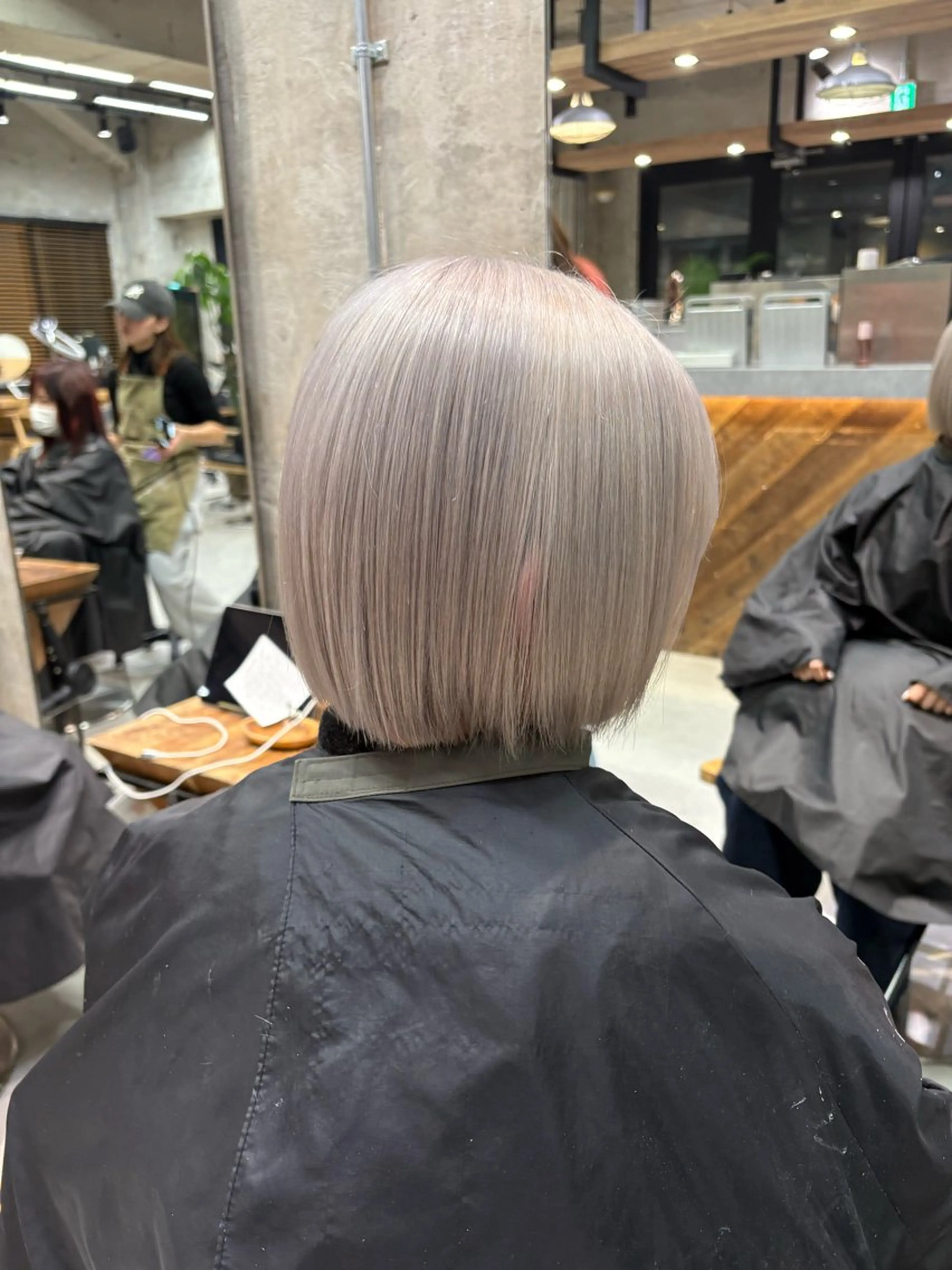 ショート カット ヘアカラー KAEDE🌺Wカ ラー/ホワイトカラーのヘアスタイル