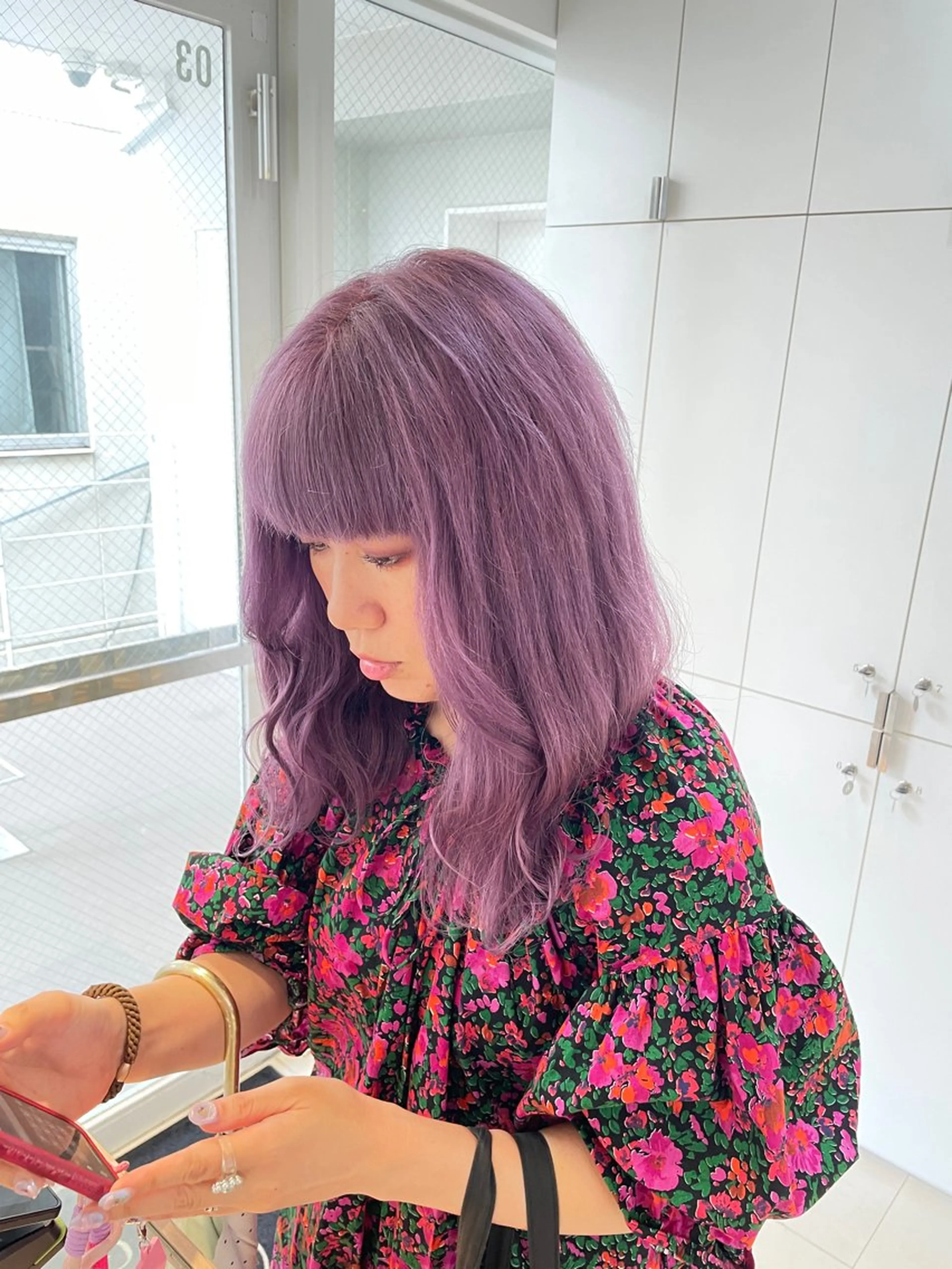 ロング カラー ヘアアレンジ ブリーチ ラベンダーカラー ピンクカラー ピンクラベンダー 縮毛矯正 ヘアカラー トリートメント ヘッドスパ ヘアセット 艶髪✨寒色カラー✨ 翁長孝輔のヘアスタイル