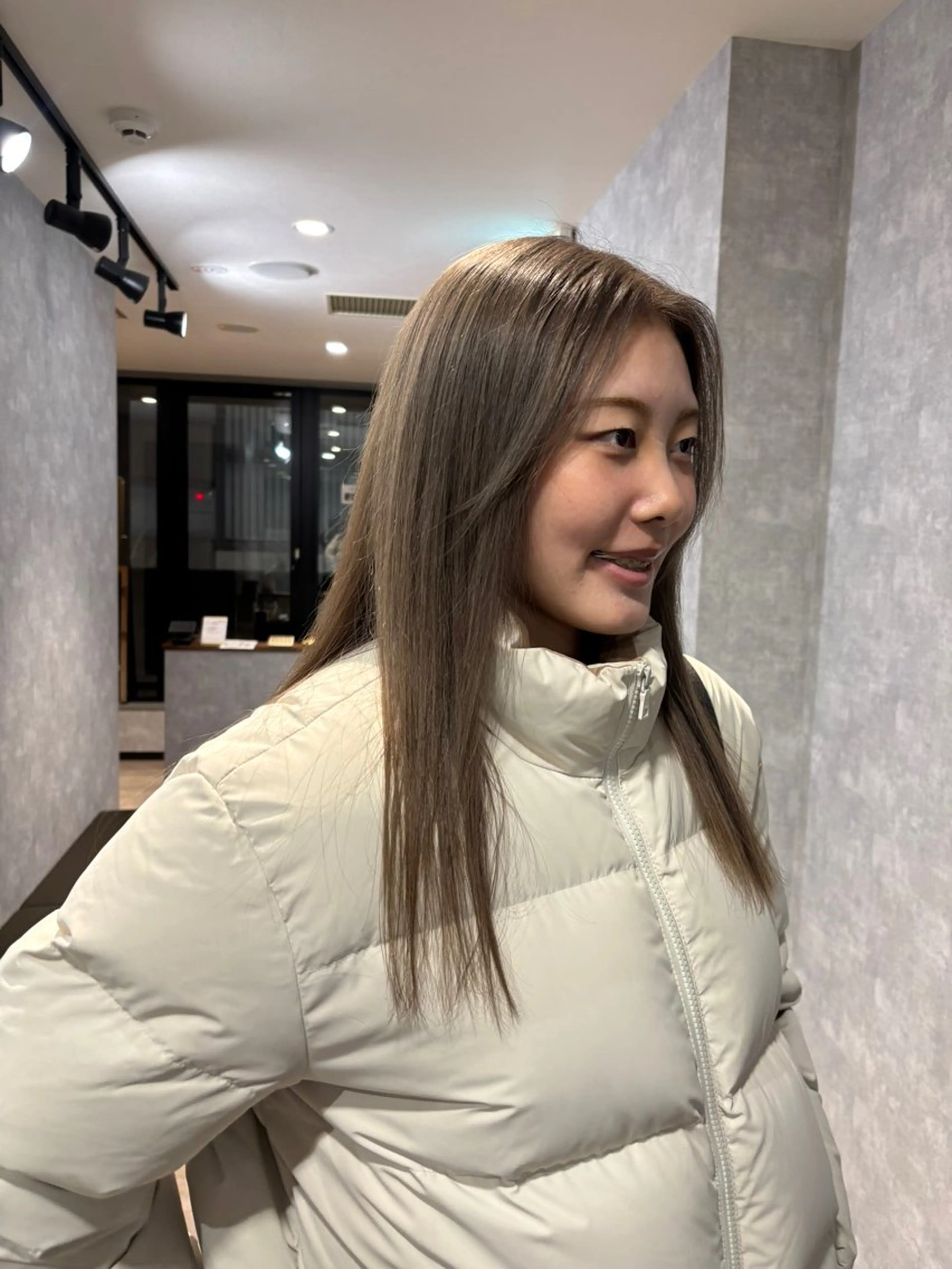 セミロング ヘアカラー トリートメント 🌐NATSUMI 🌐【寒色カラー】のヘアスタイル