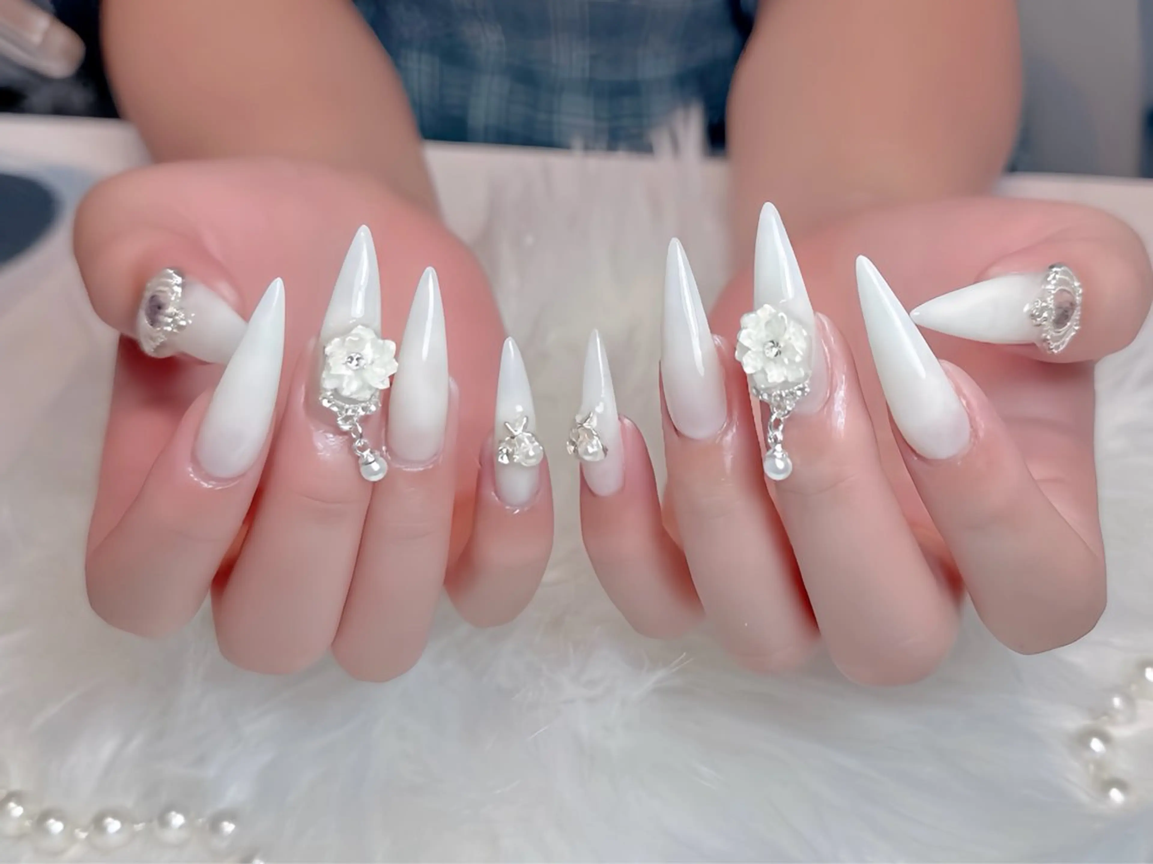 ネイル ブルー チークネイル 桜ネイル クリアネイル ドット ハンドネイル Rin Nail 新大久保店のネイルデザイン