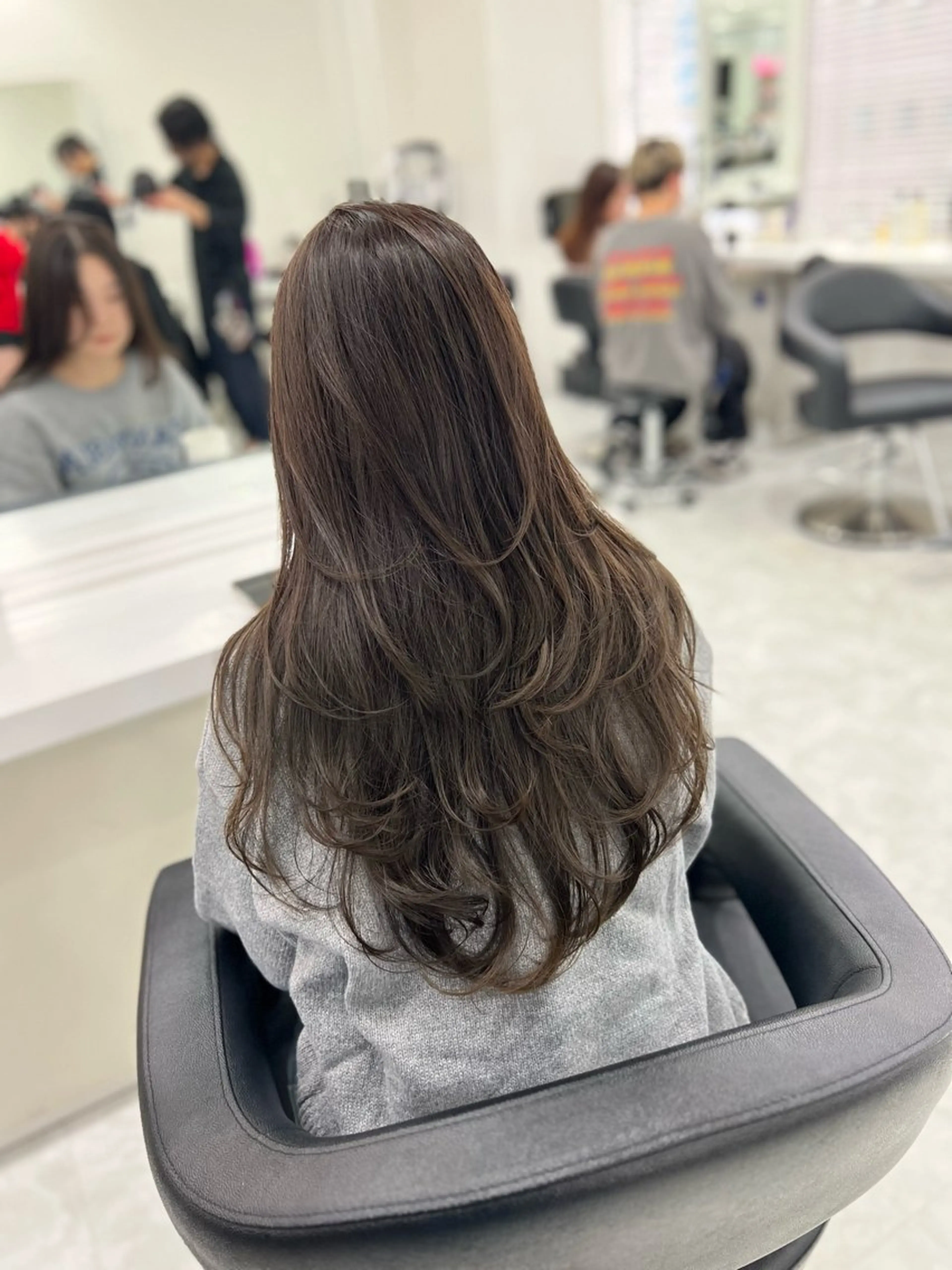 ロング カラー 透明感カラー🫧 レイヤーカットのヘアスタイル