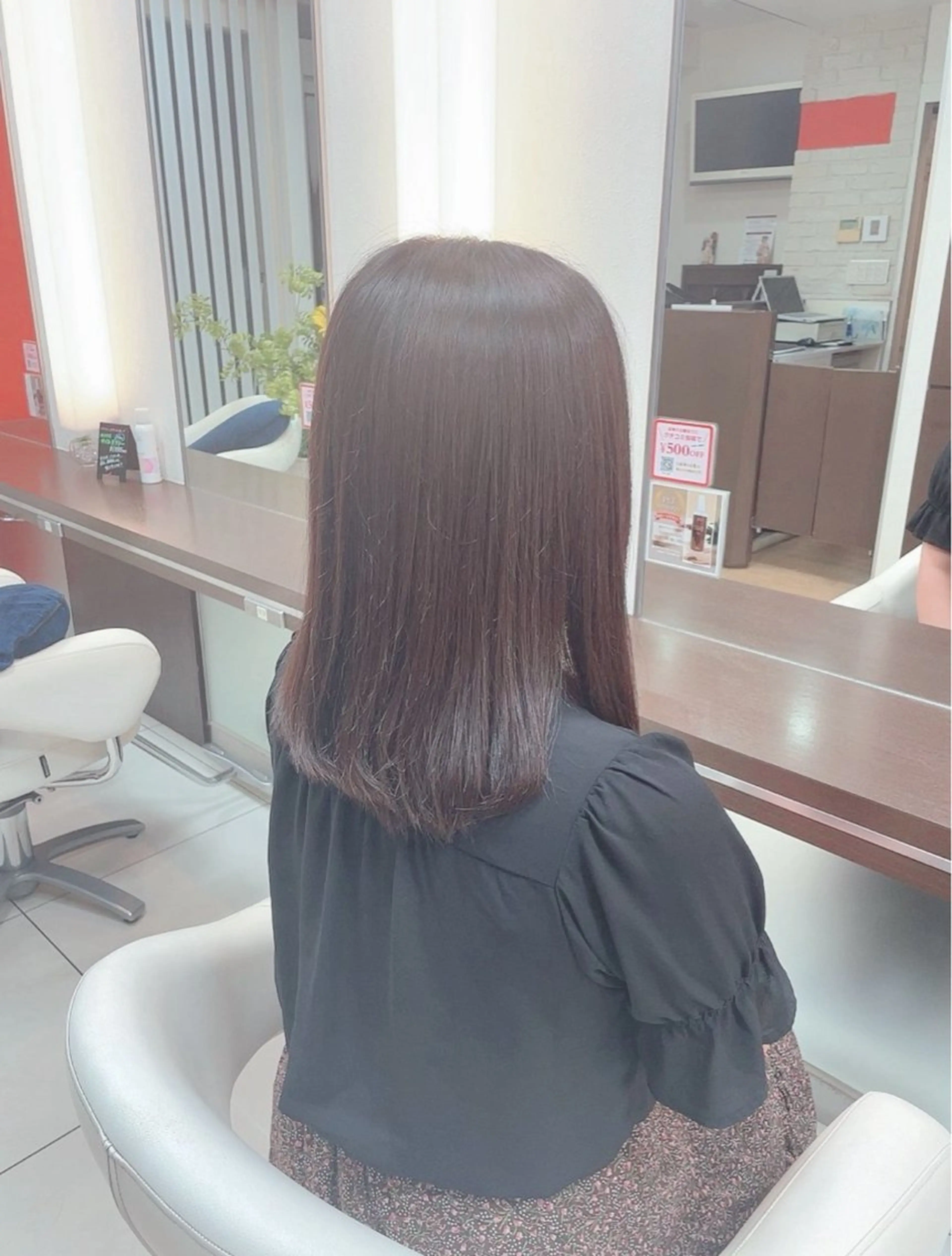 セミロング アベ ミオのヘアスタイル