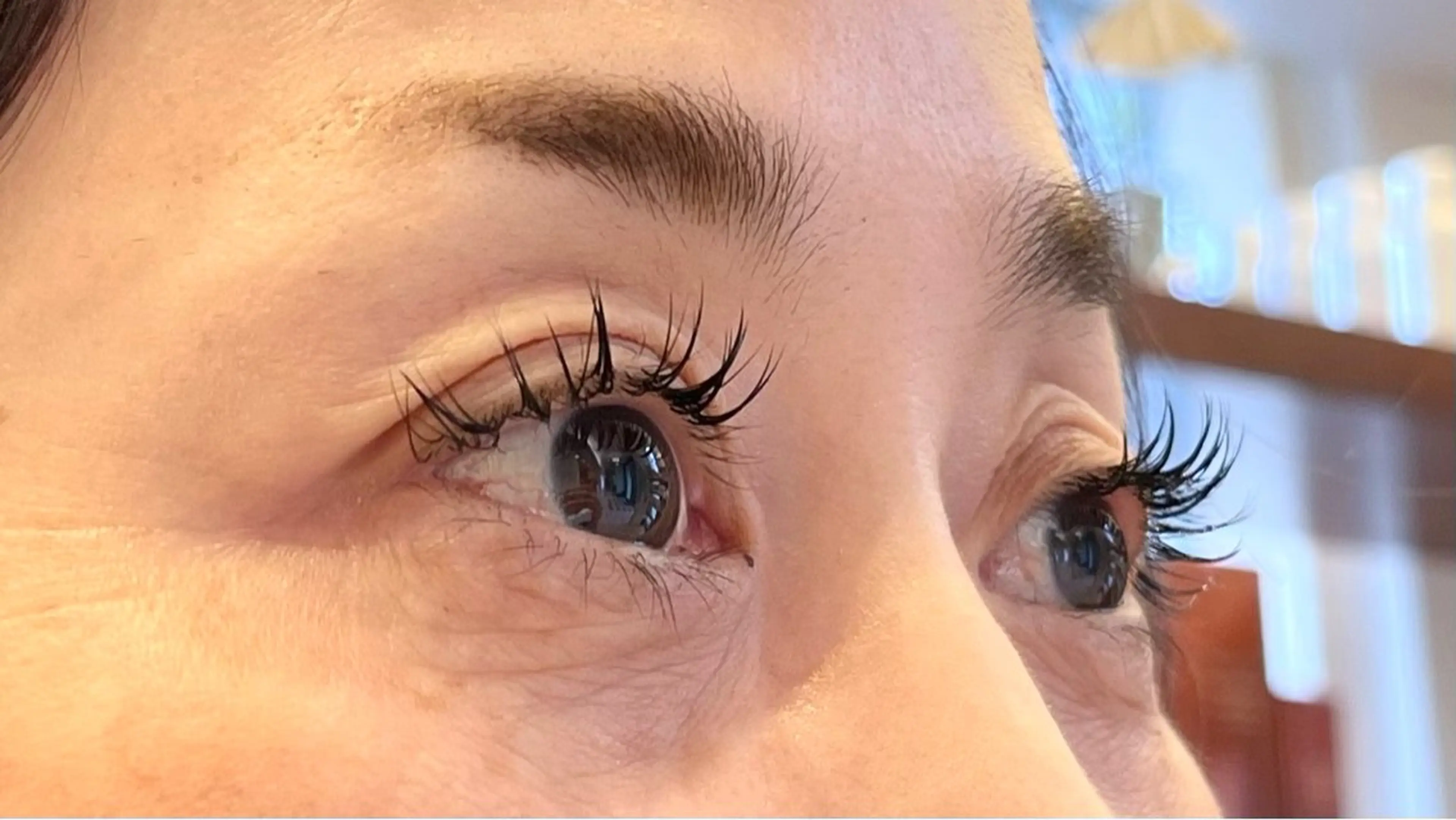 マツエク・マツパ 中根 智のヘアスタイル