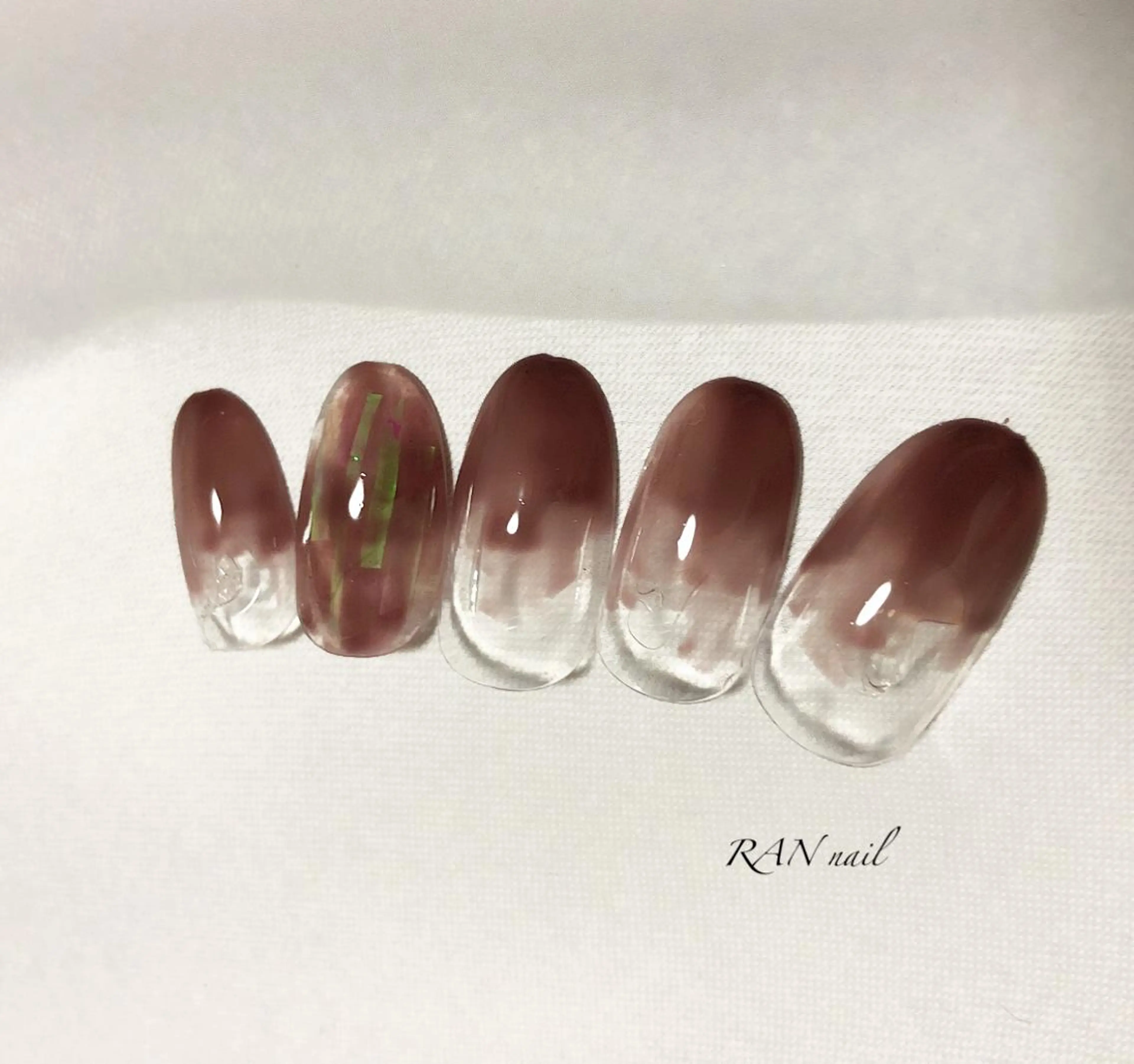ネイル オーロラネイル ブラウン フットネイル フレンチネイル キラキラネイル RAN nailのネイルデザイン