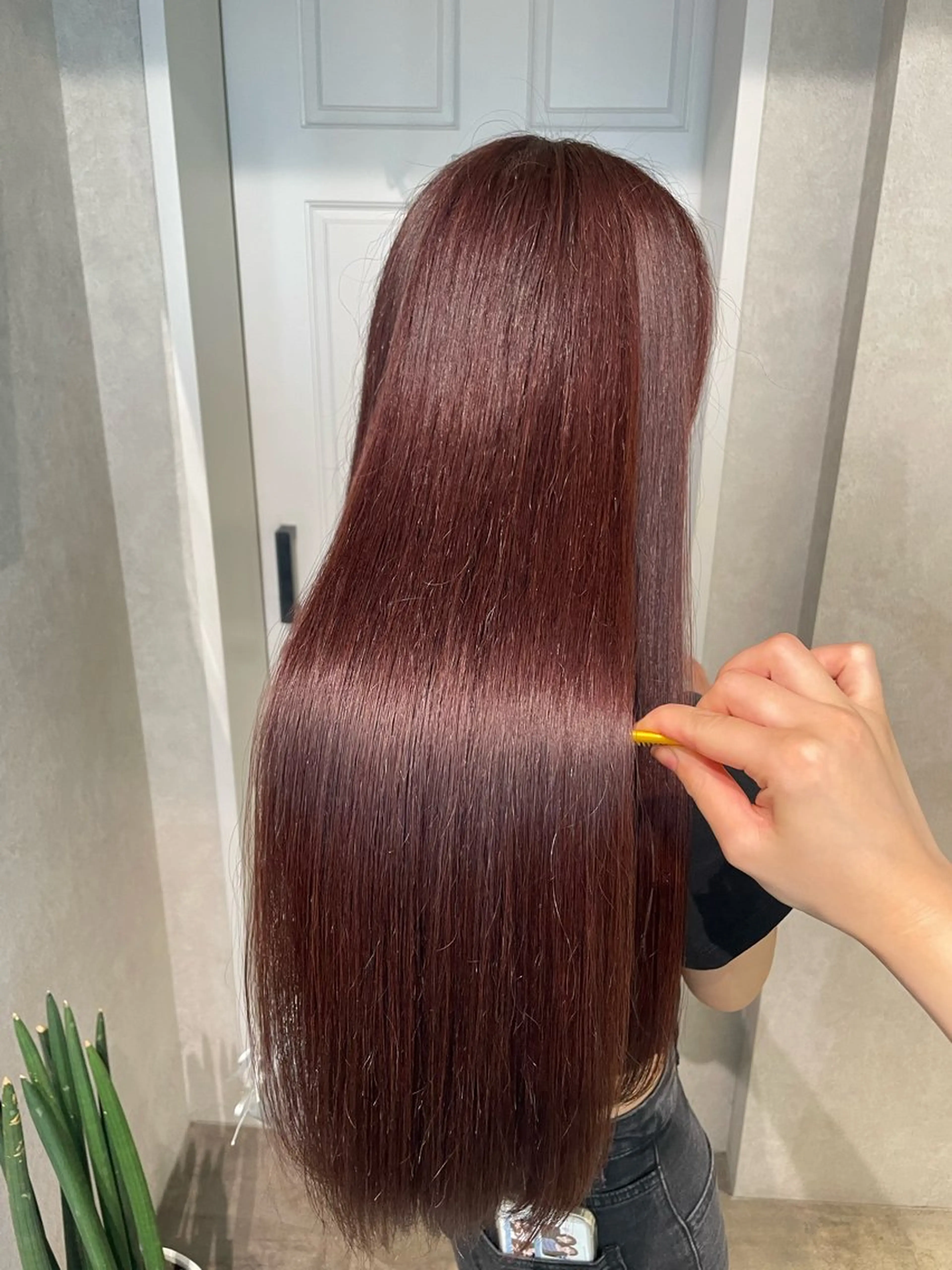 ロング カラー ブリーチ ボルドーカラー ブラウンカラー ブリーチなしカラー ピンクカラー ヘアカラー トリートメント ナチュラル透明感🌱 小山美樹子のヘアスタイル