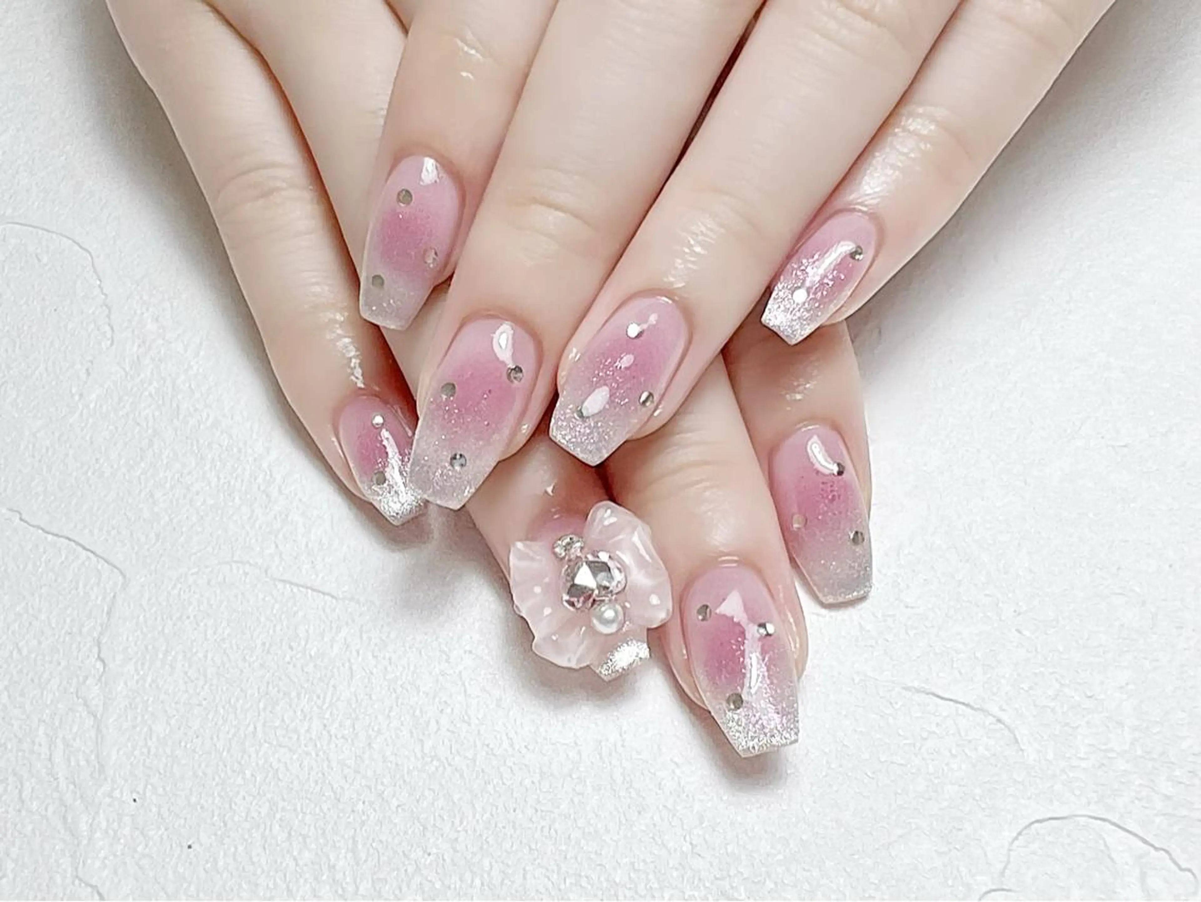ネイル チークネイル ガーリー グラデーション キラキラネイル マグネットネイル rouse nail RISATOのネイルデザイン
