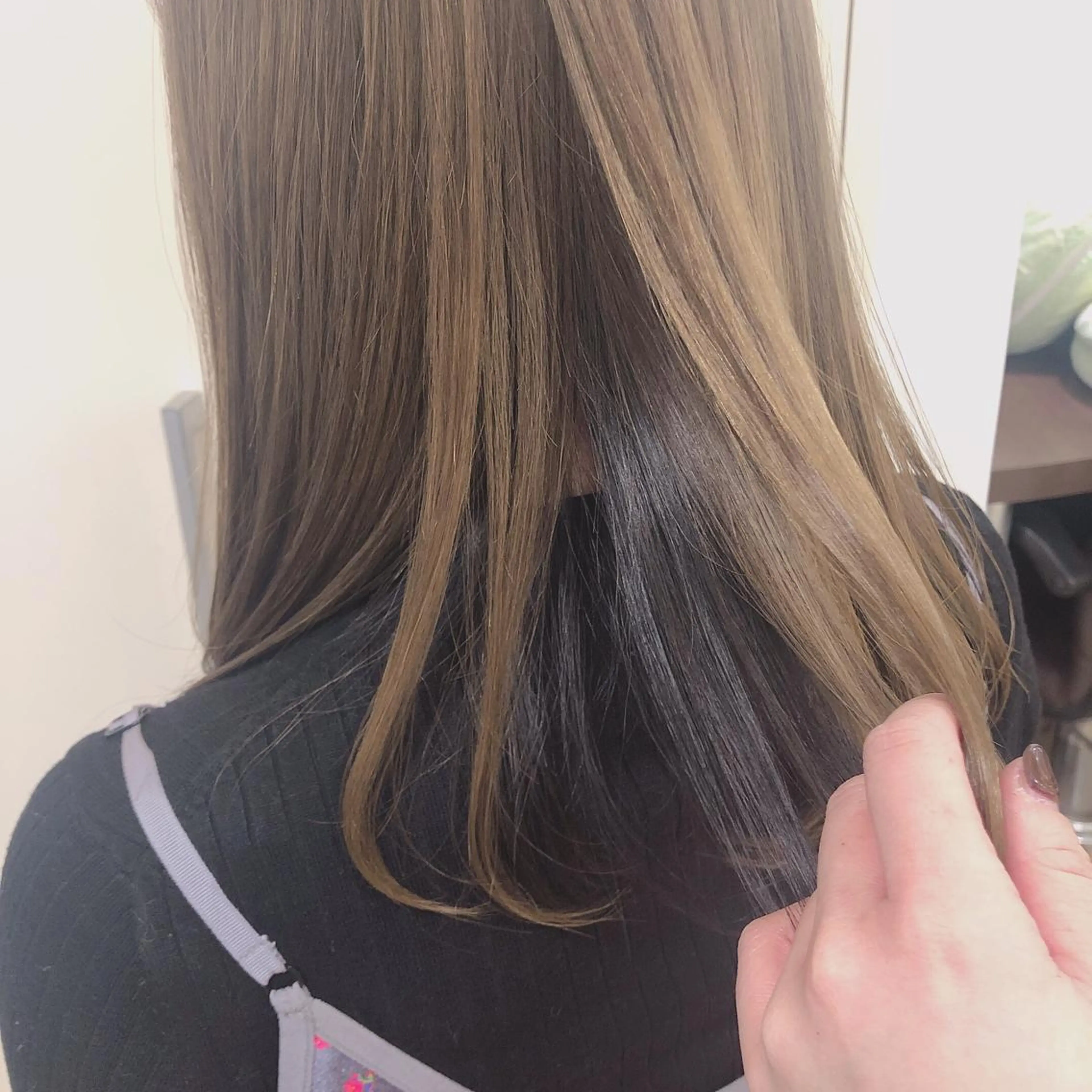セミロング 顔周りの垢抜けヘア 立山あいりのヘアスタイル