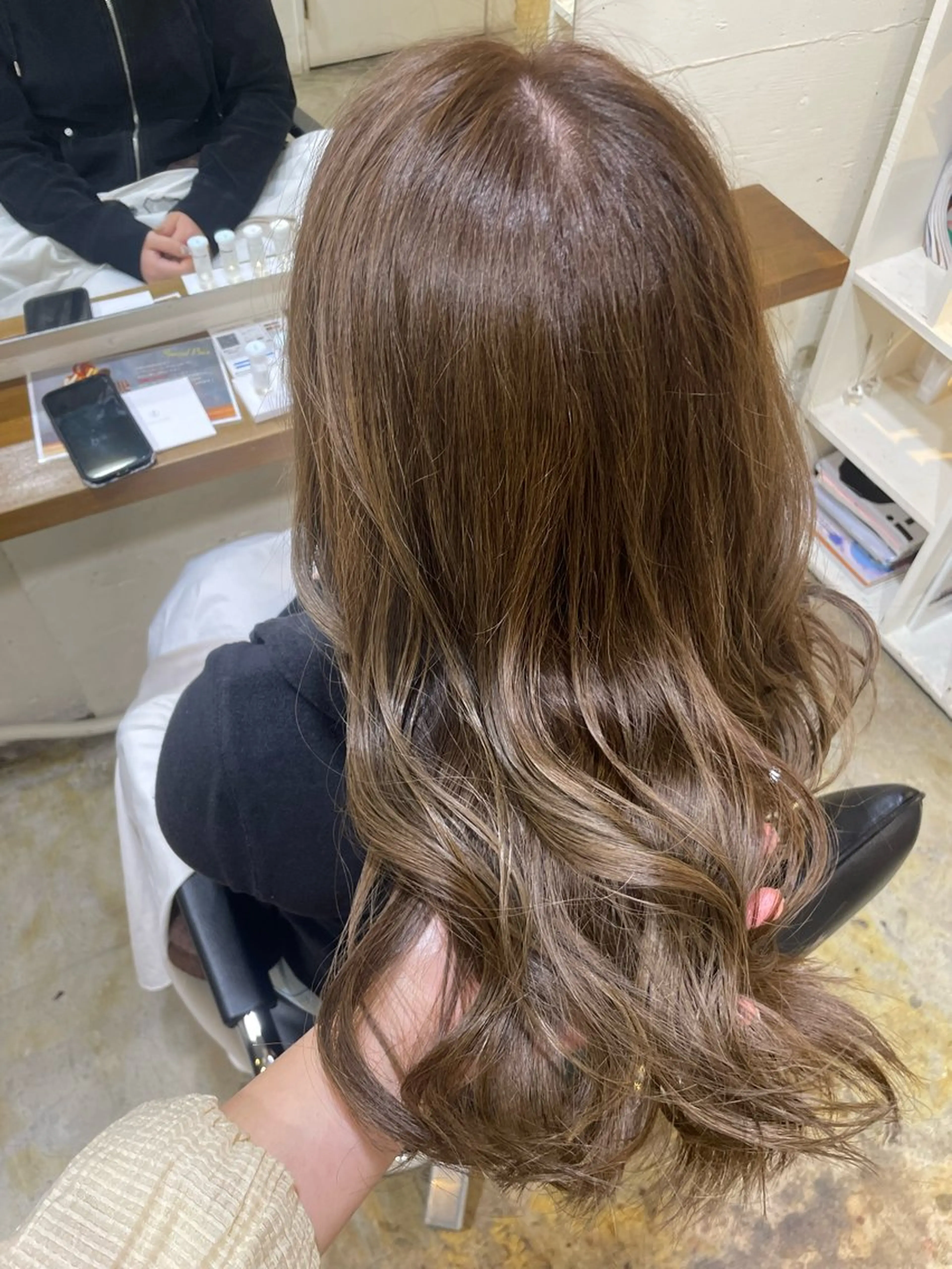 セミロング カラー アッシュ ベージュカラー ヘアカラー トリートメント MIOベージュカラー 柔らかいカラーのヘアスタイル