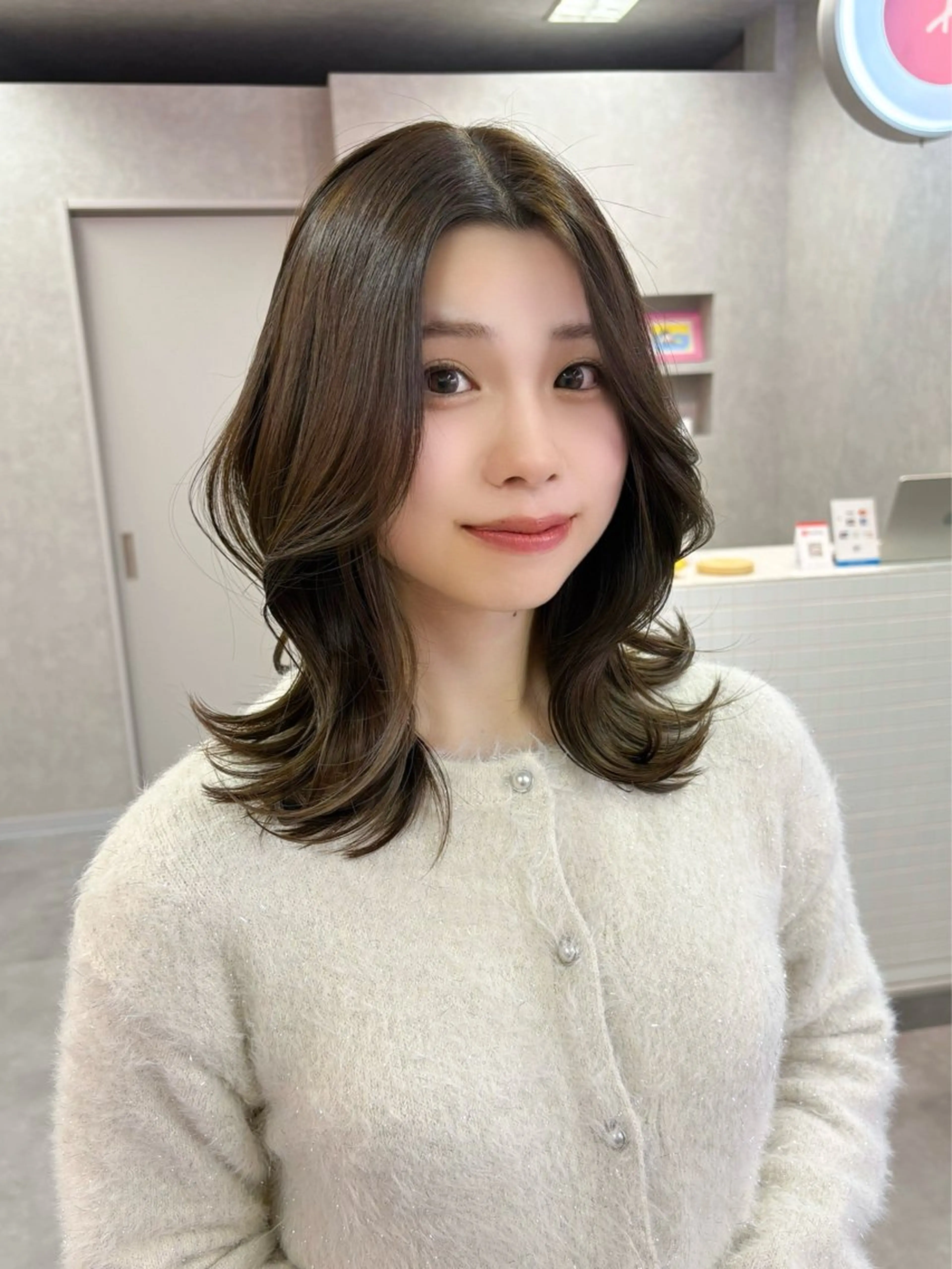 カラー ベージュカラー ヘーゼル Hz/ヘルツ SHIHOのヘアスタイル