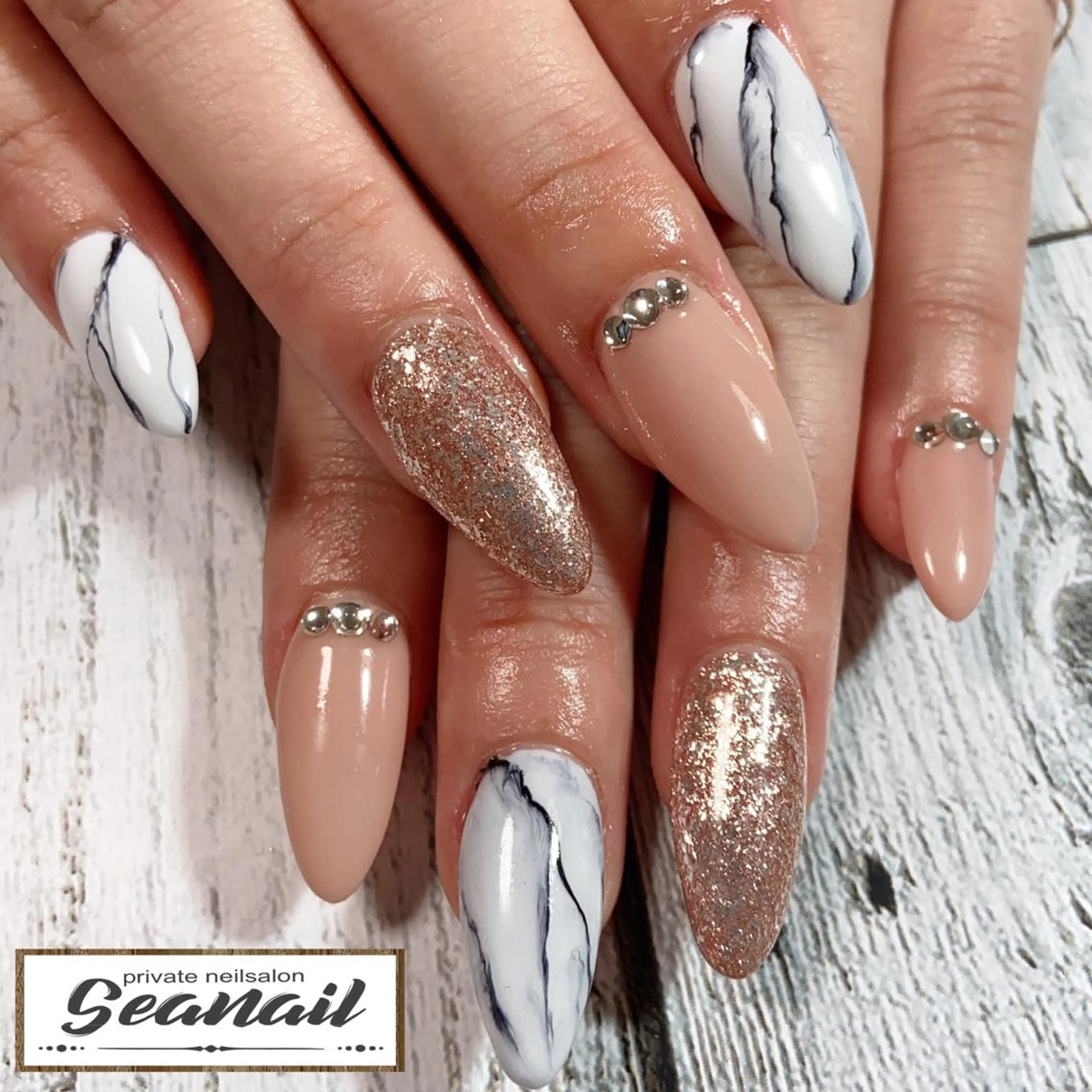 ネイル アートネイル フットネイル ジェルネイル ラメ(グリッター) 大理石ネイル(マーブル) 小尾 栞のネイルデザイン