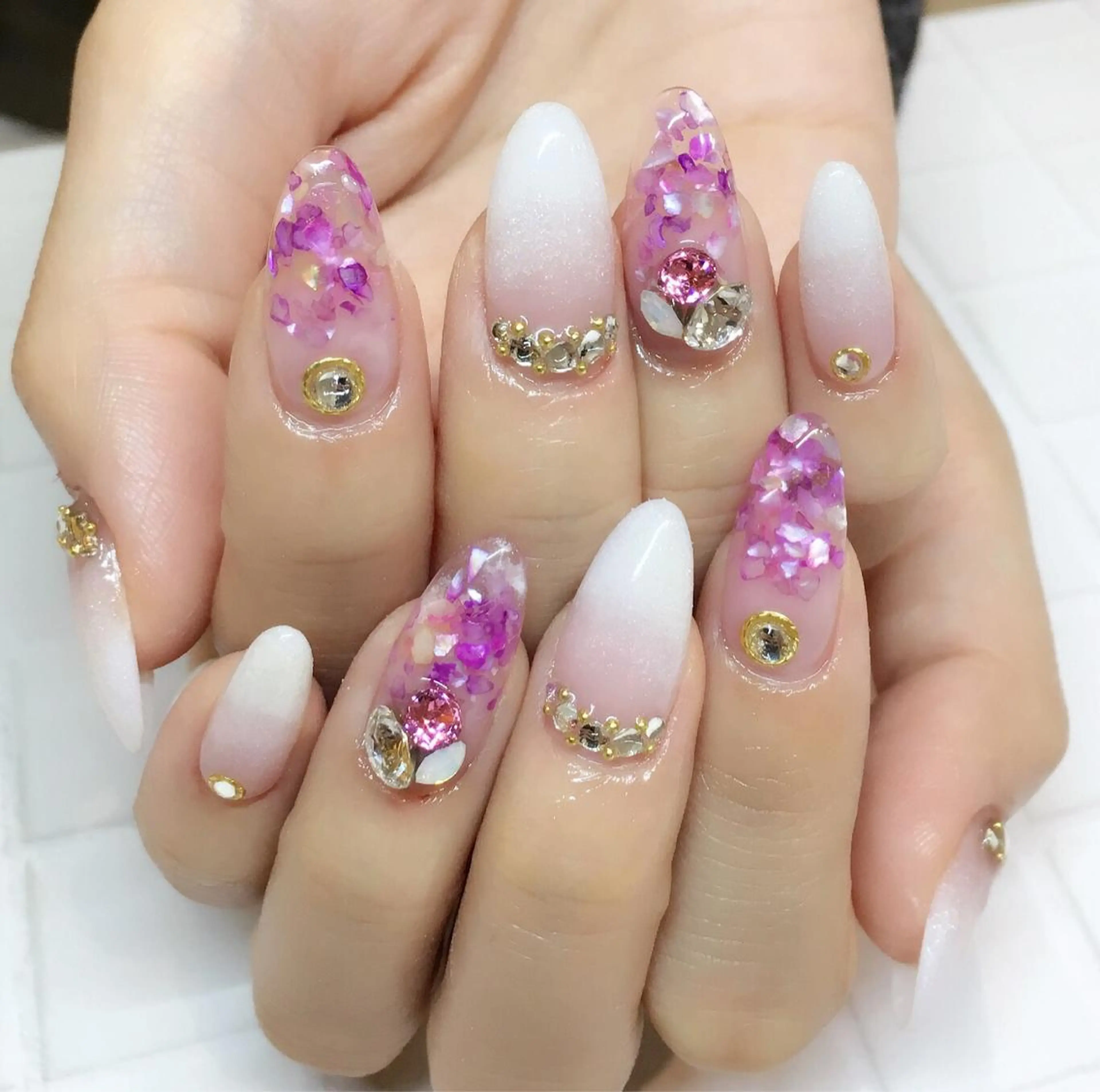 ネイル クリアネイル グラデーション 持ち込み スカルプネイル ストーンネイル nail salon Soeurのネイルデザイン
