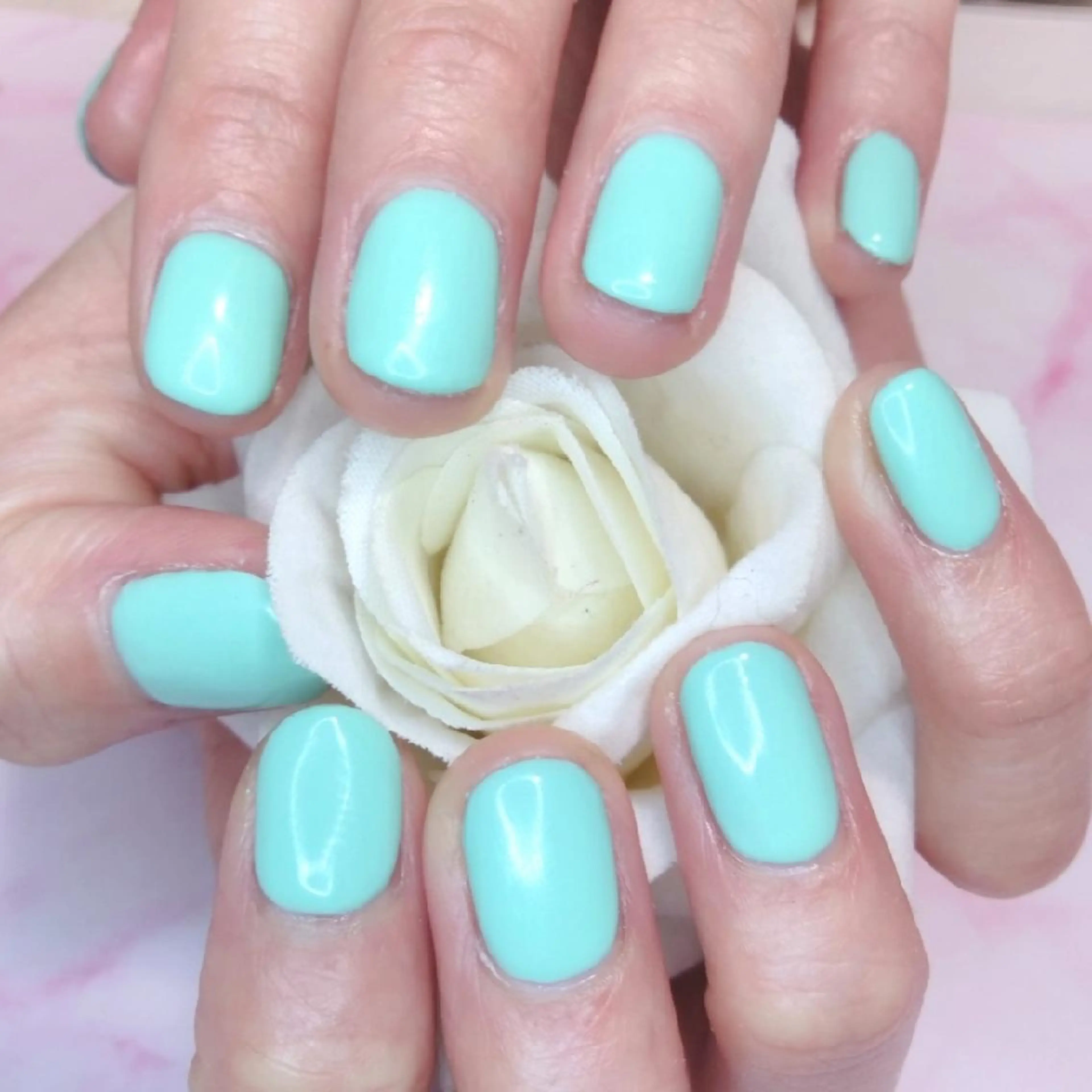 ネイル エステとネイル ローズコンフォートのネイルデザイン