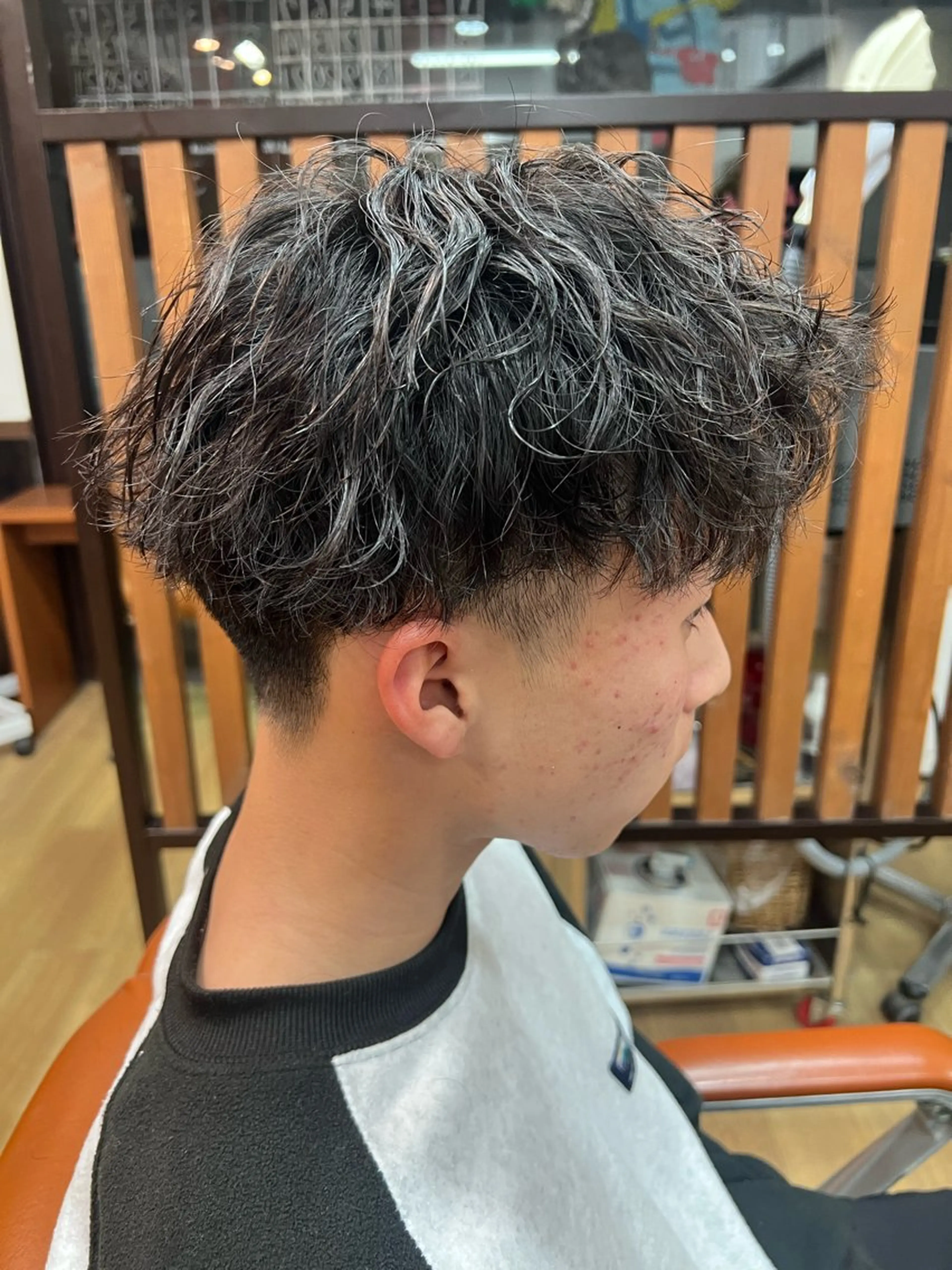 パーマ メンズ 渡邉 来伸のヘアスタイル