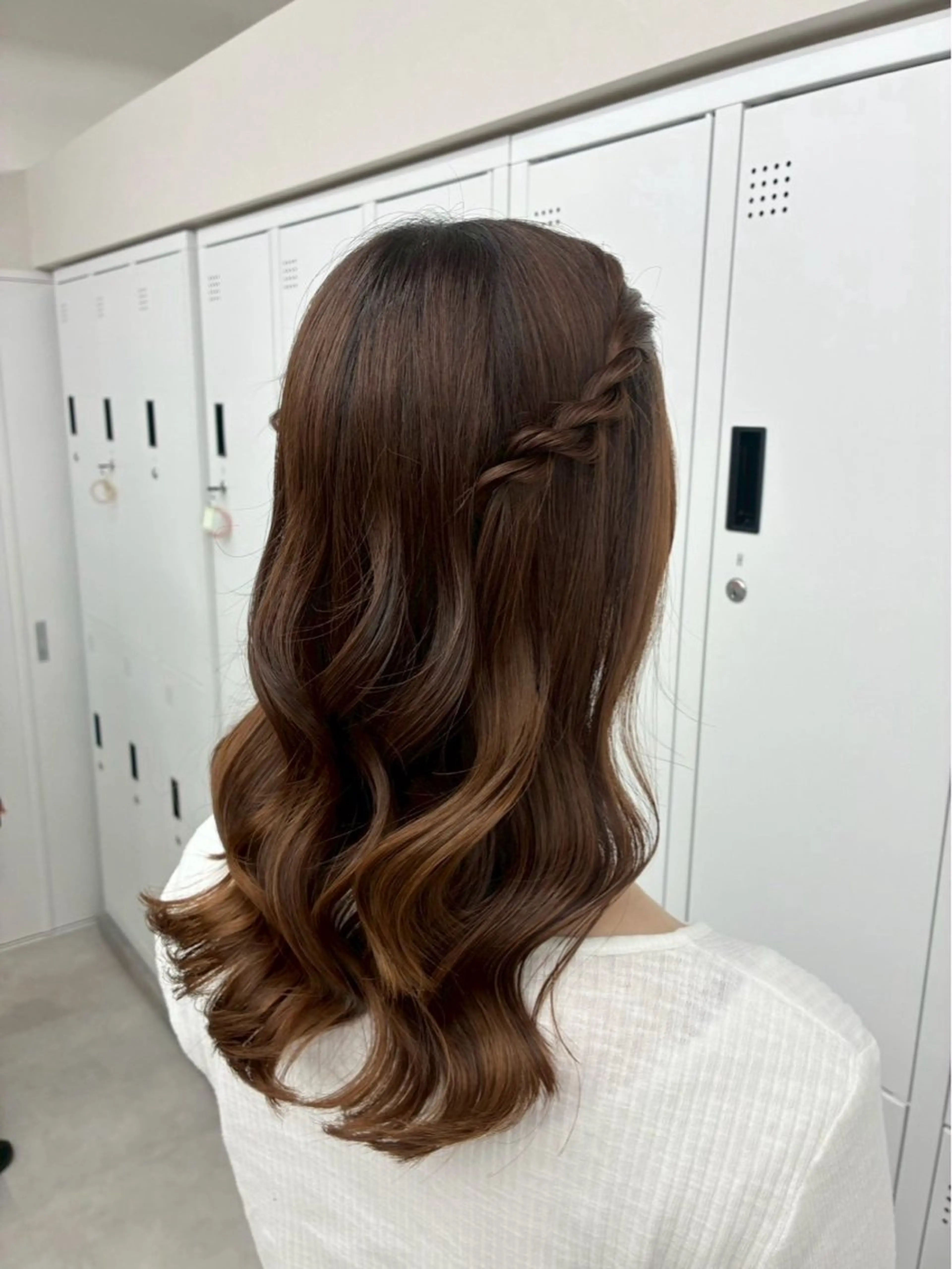 【写真映え確定💖✨ ふわっと愛されコテ巻き仕上げ🖤🫧】の写真