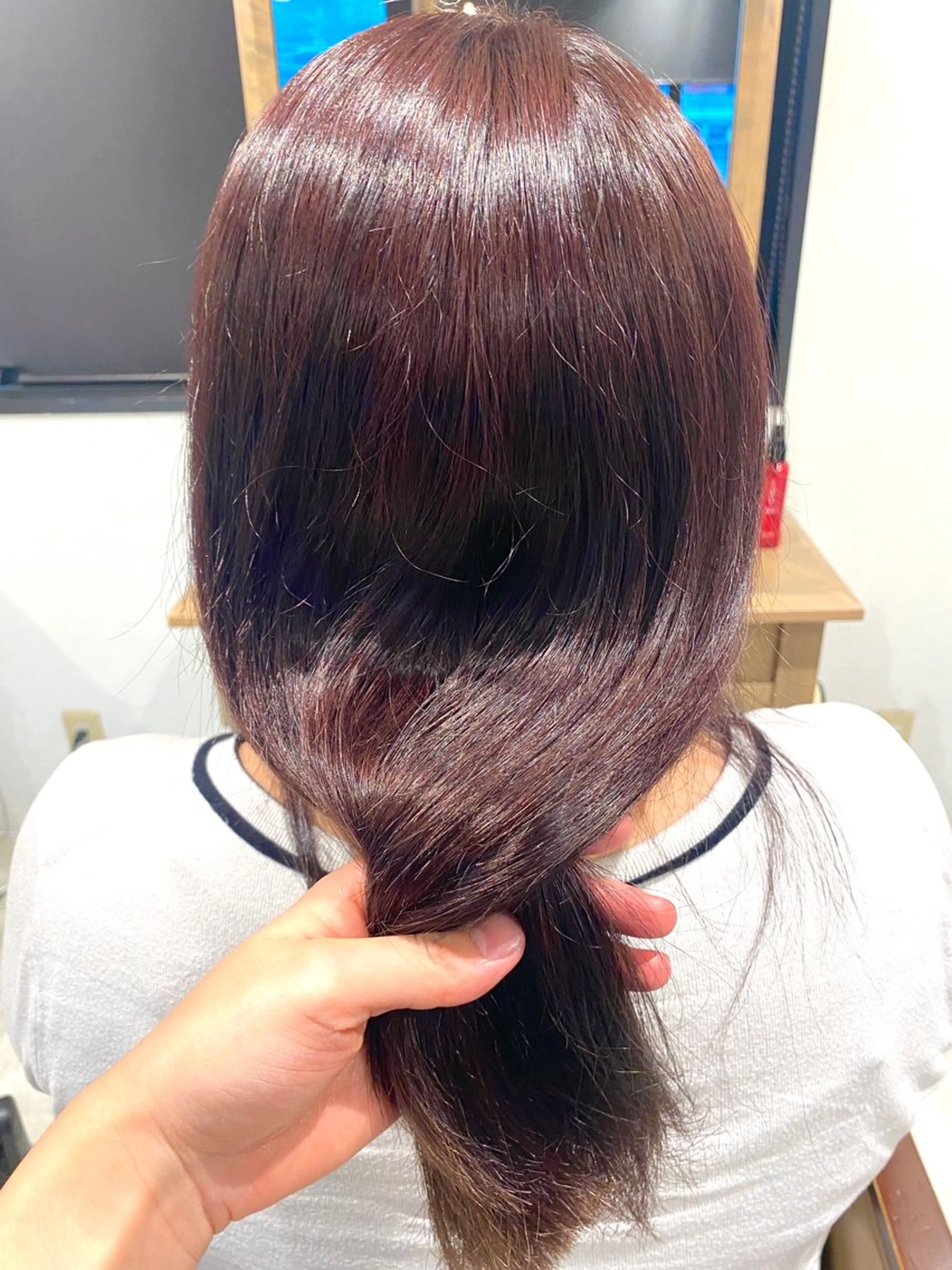 ロング バイオレットブラウン ブリーチなしWカラー /酸性ストレート河本のヘアスタイル