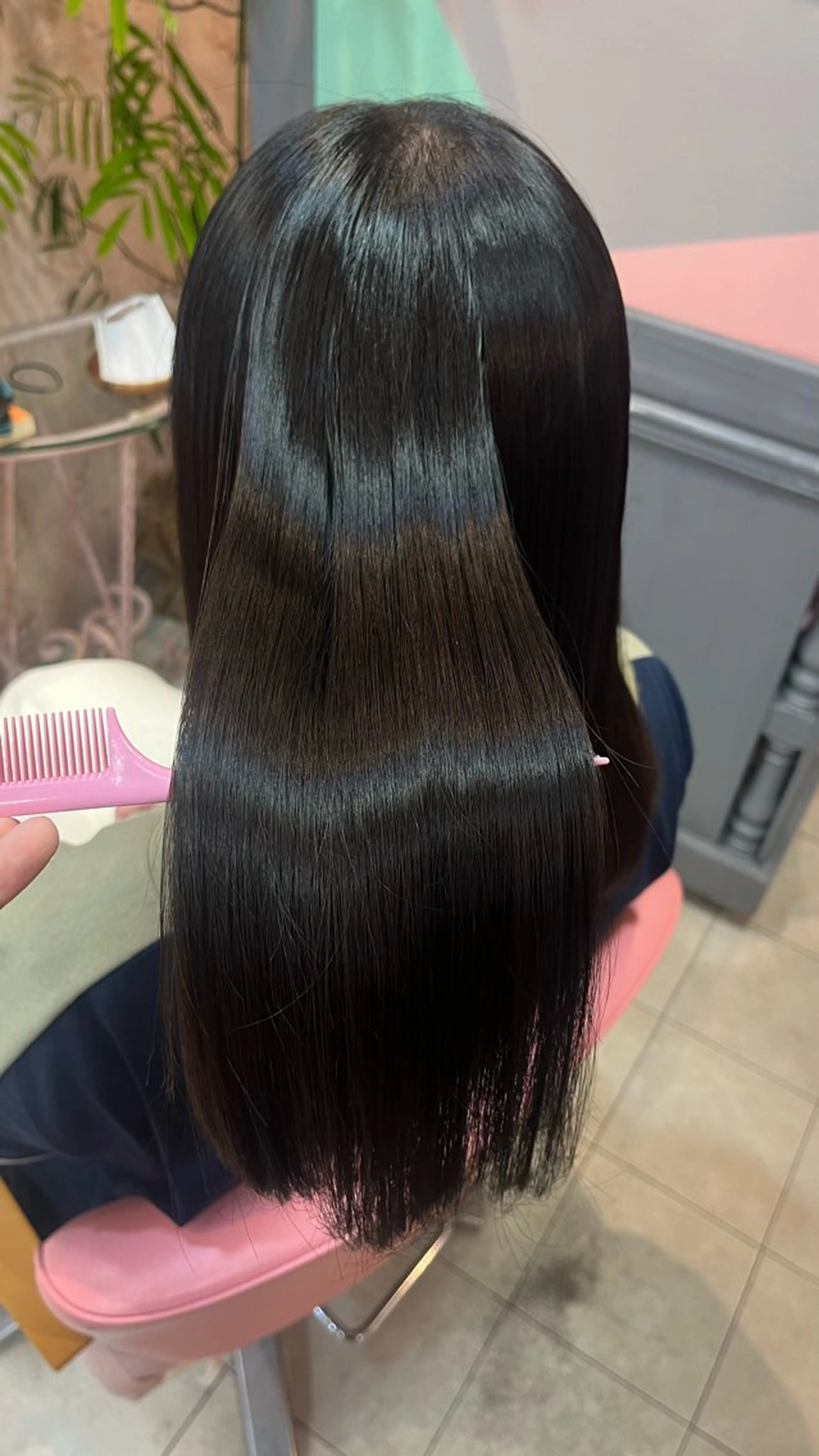 セミロング 椎名 海咲のヘアスタイル